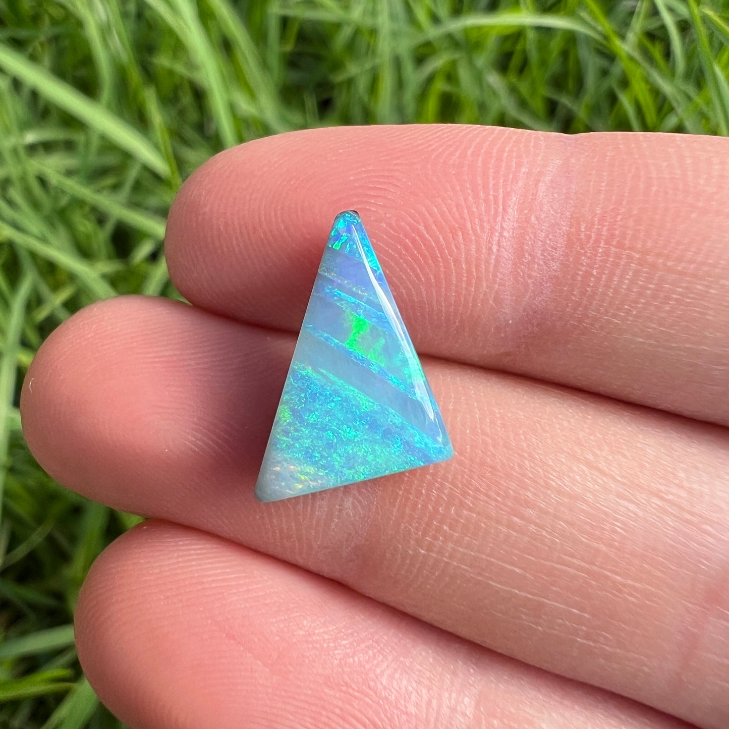 3.91 Ct sea green stripy boulder opal