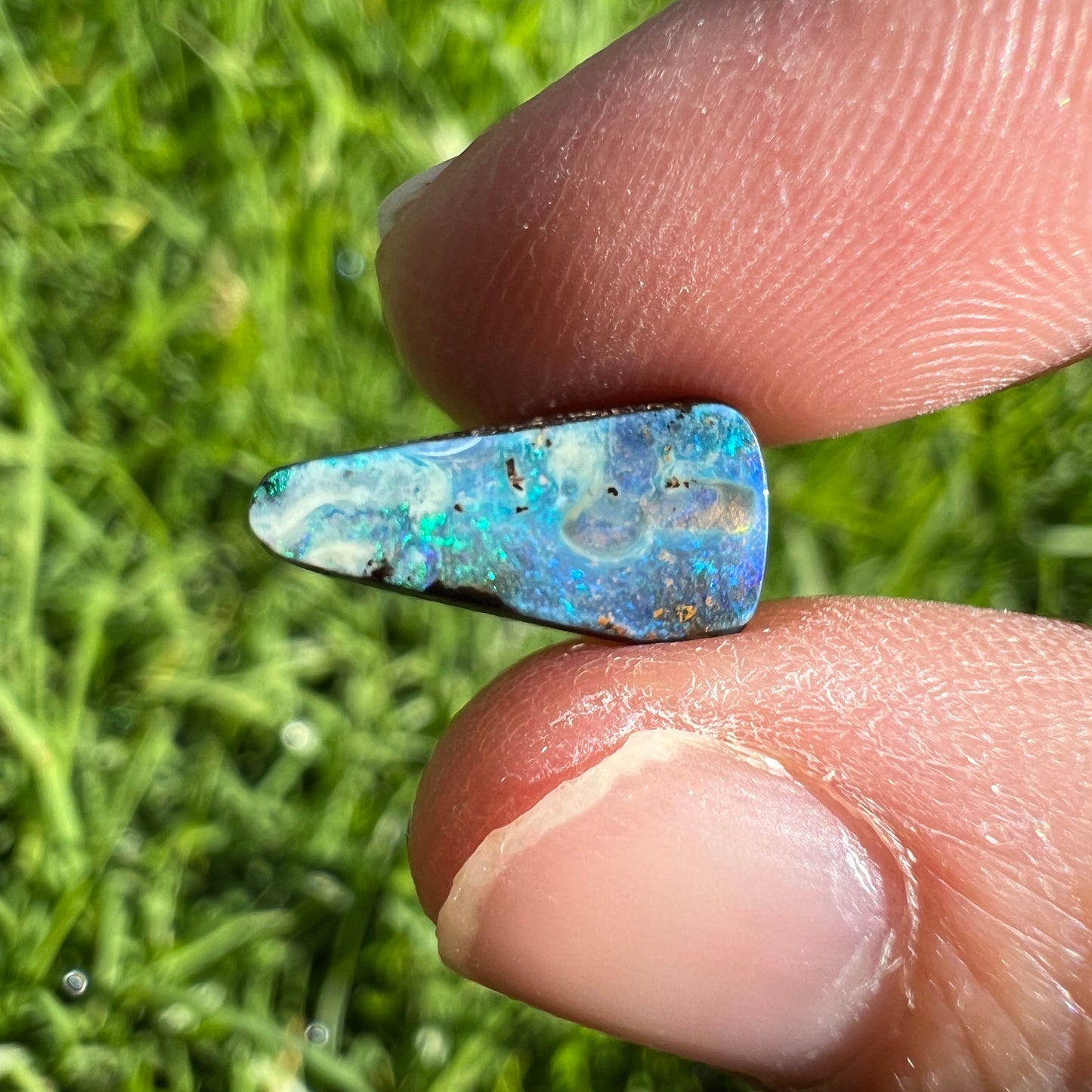 2.73 Ct small boulder opal