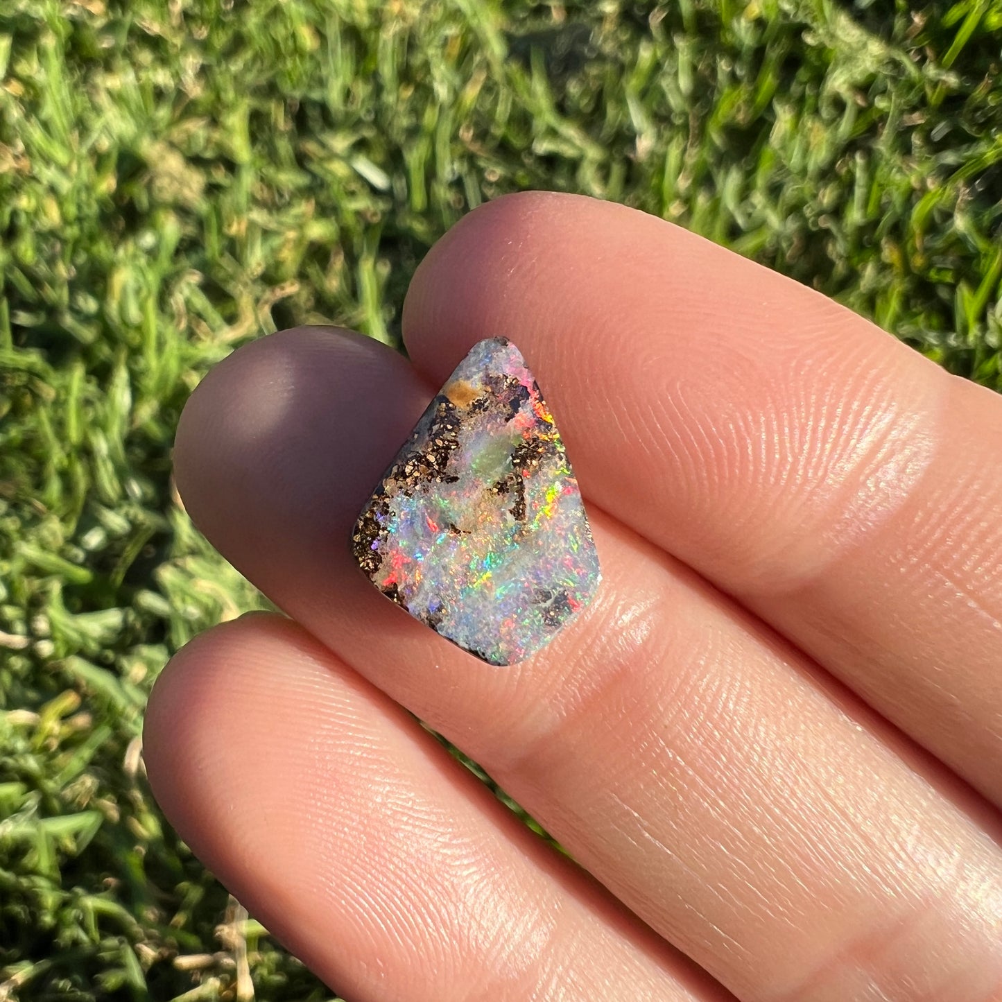 3.78 Ct small boulder opal