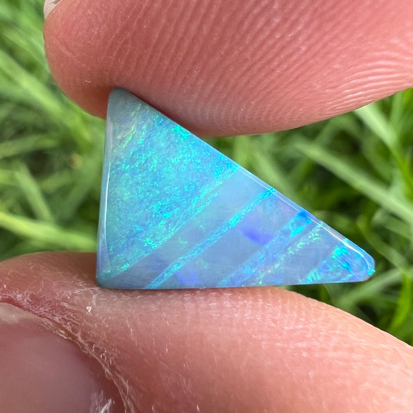 3.91 Ct sea green stripy boulder opal