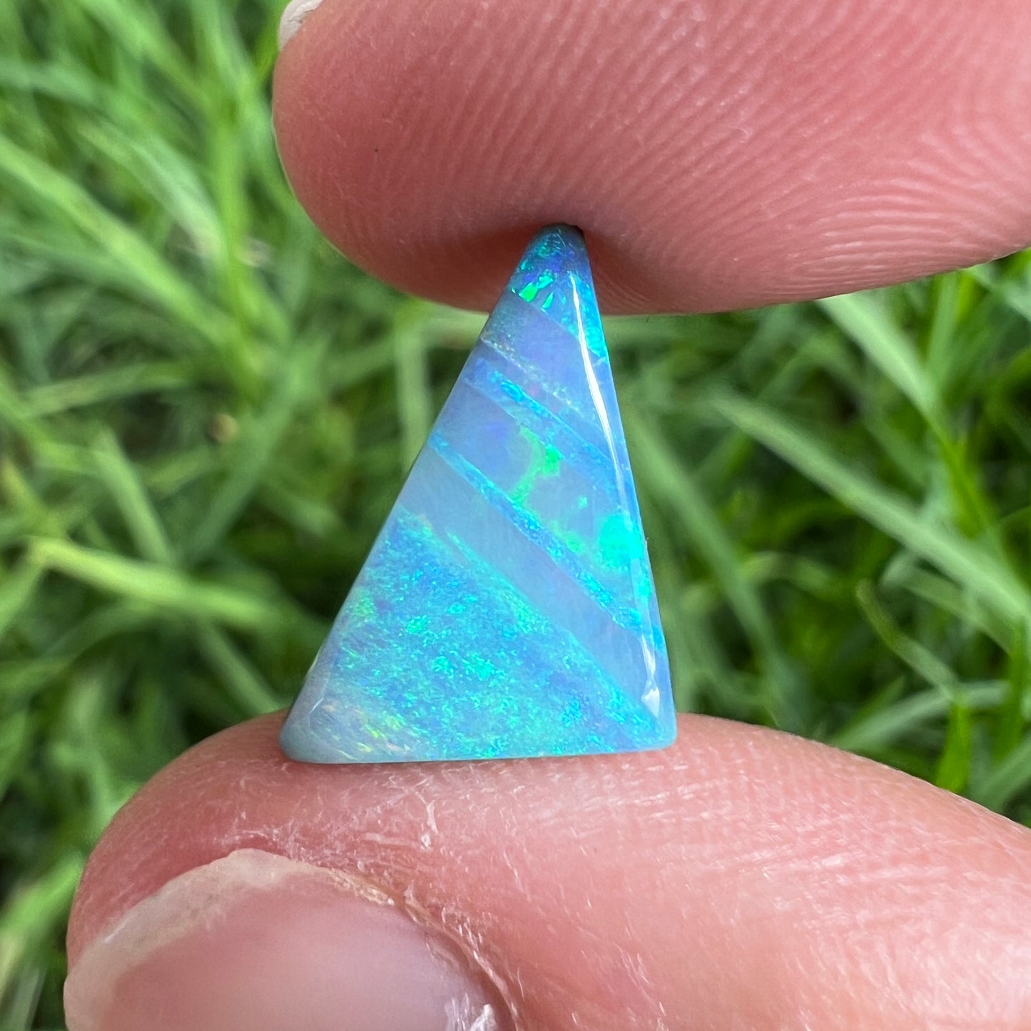 3.91 Ct sea green stripy boulder opal