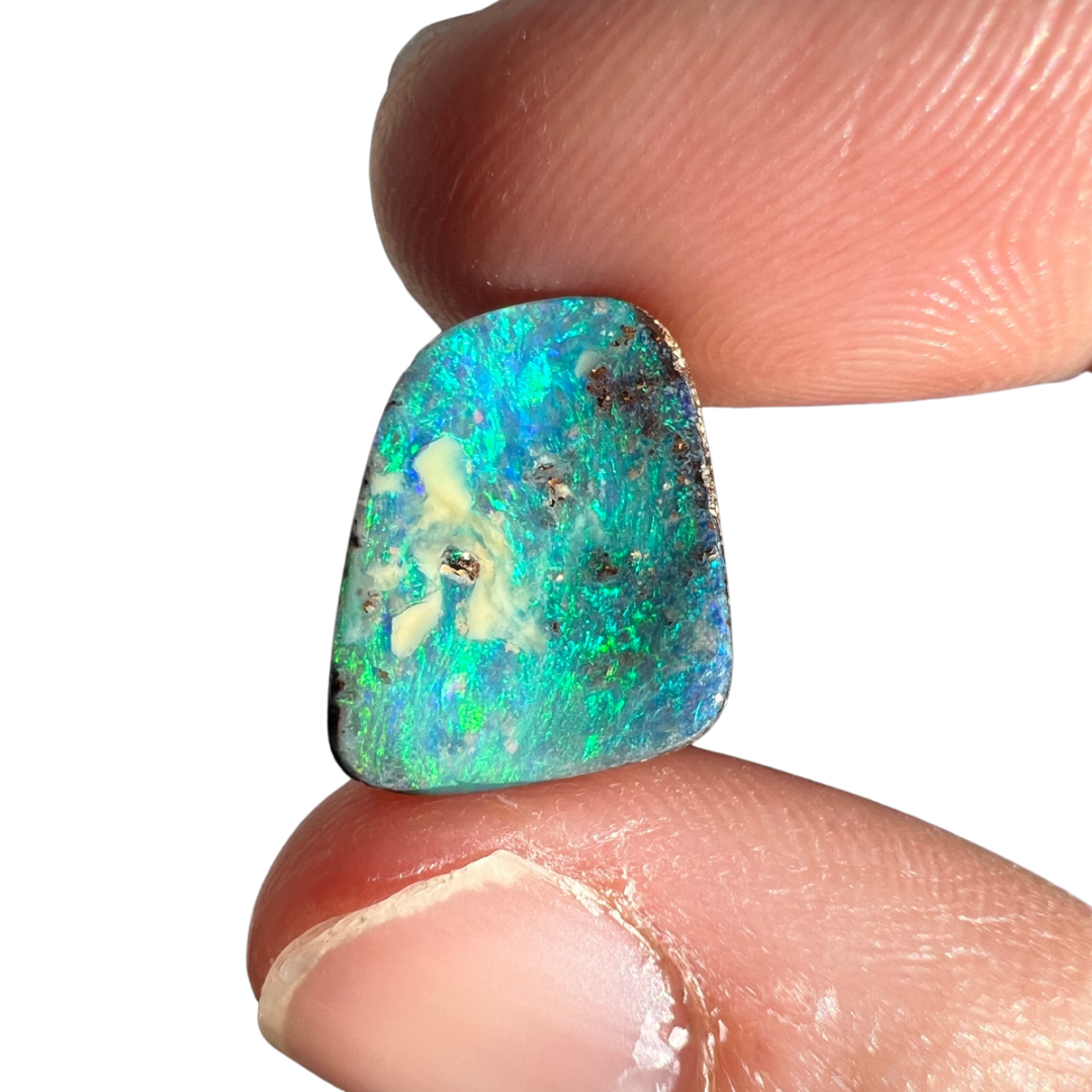 3.95 Ct green-blue boulder opal