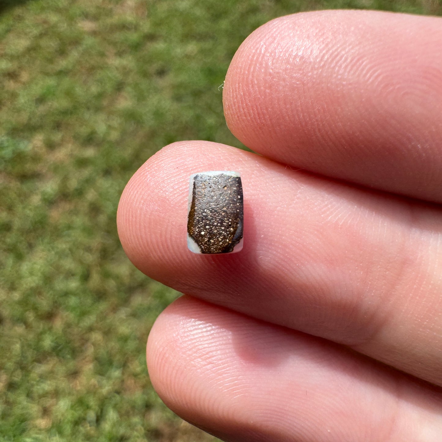0.54 Ct extra small boulder opal