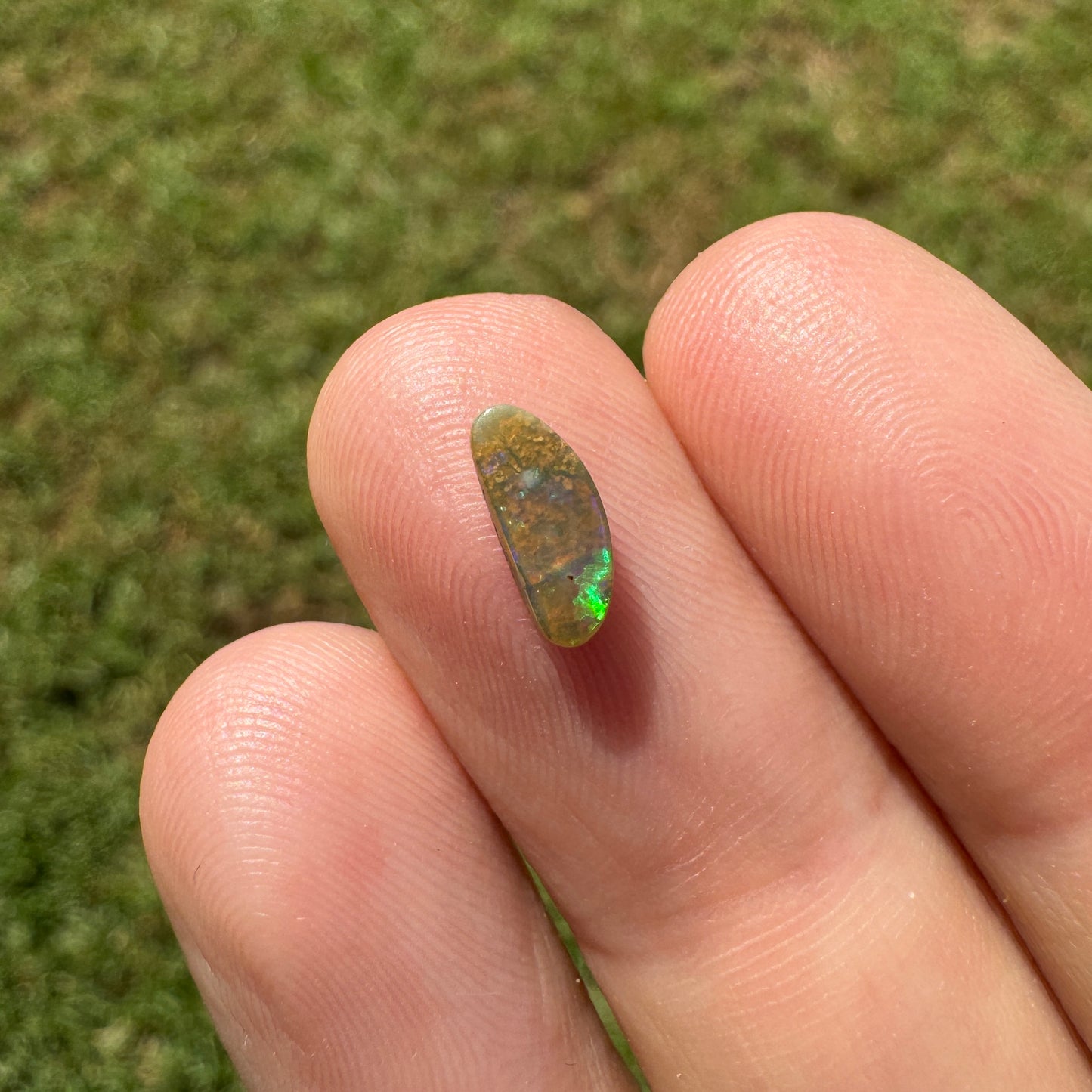0.55 Ct extra small boulder opal