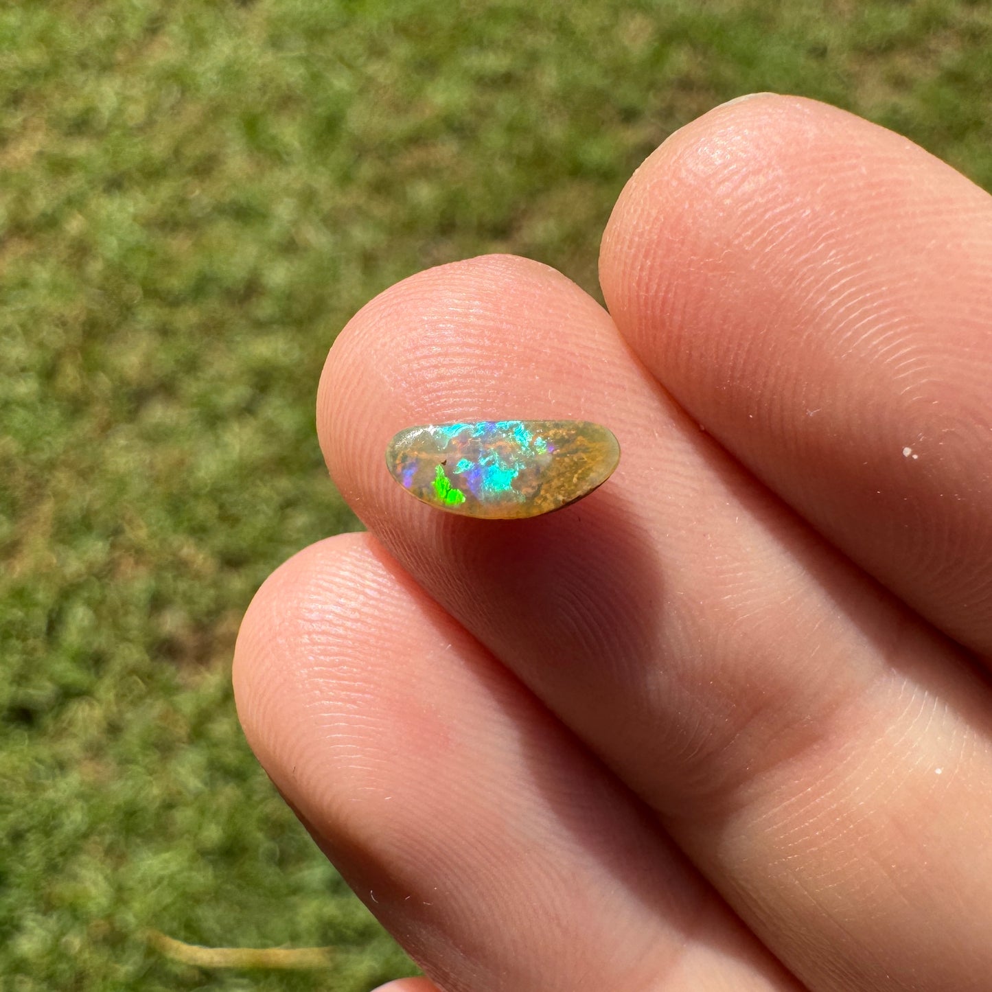 0.55 Ct extra small boulder opal