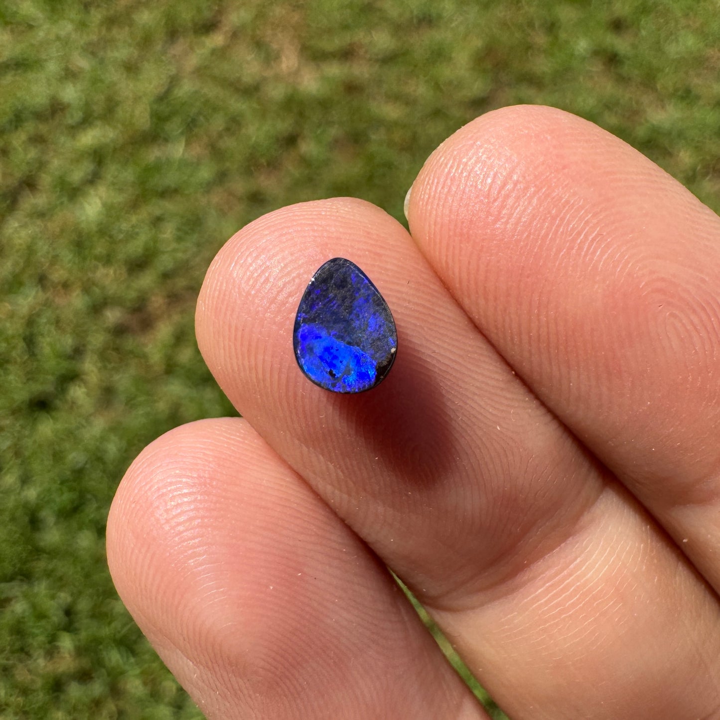 0.65 Ct extra small boulder opal
