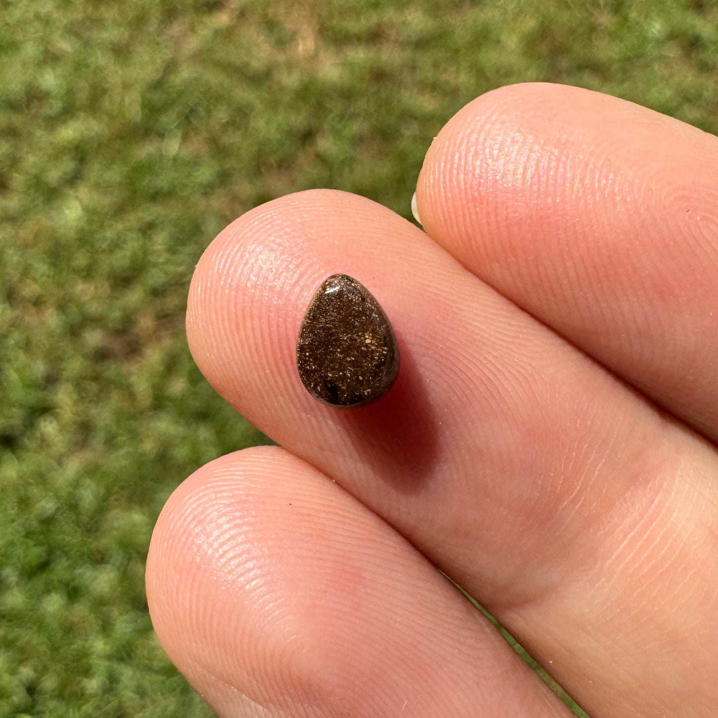 0.65 Ct extra small boulder opal