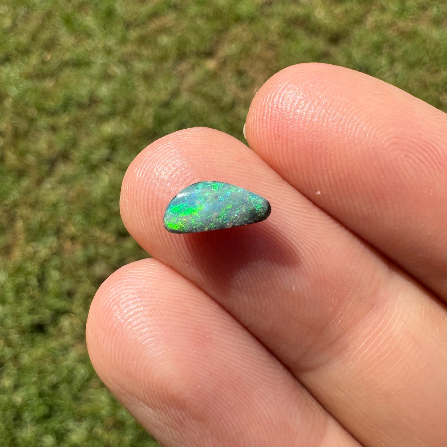 0.57 Ct extra small boulder opal