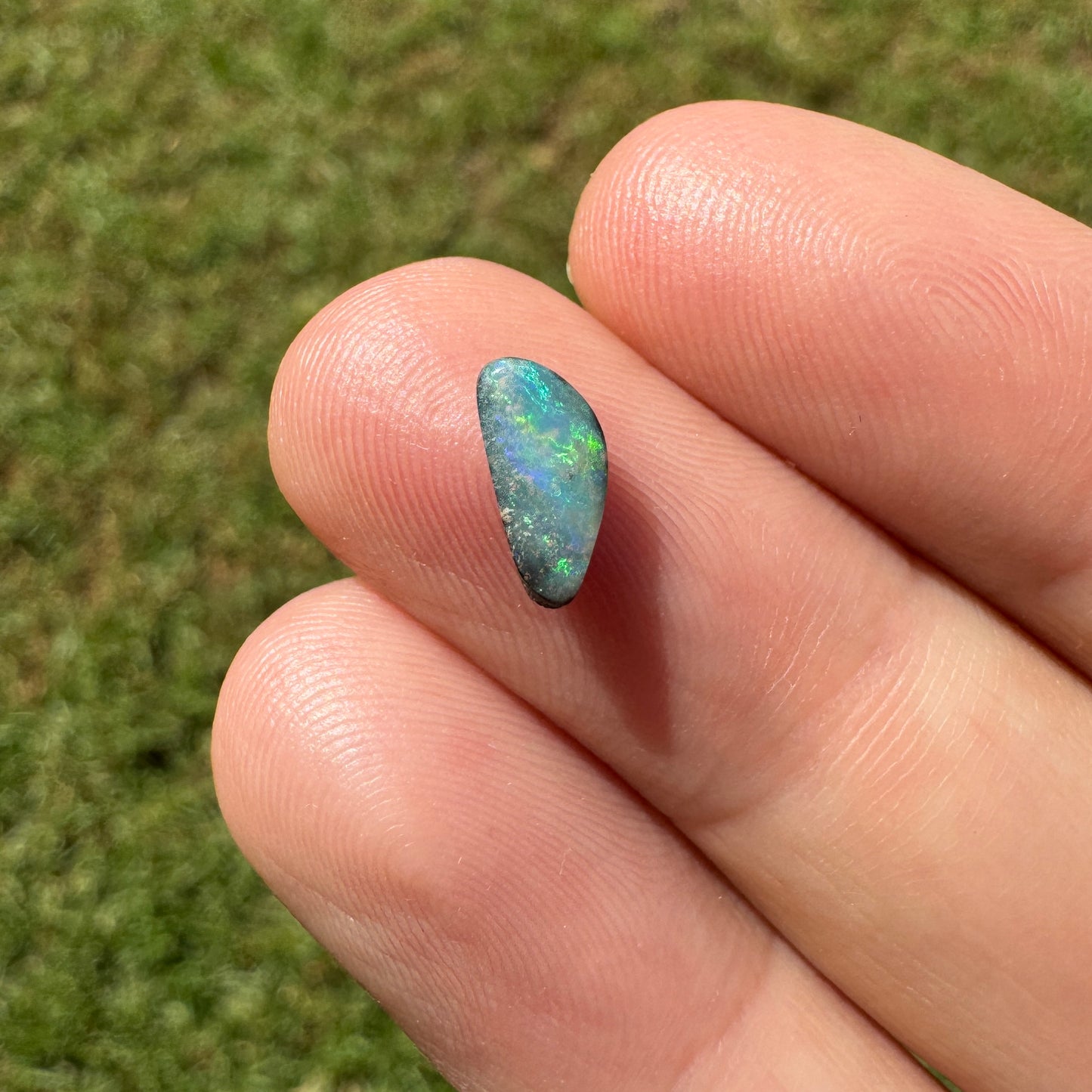 0.57 Ct extra small boulder opal