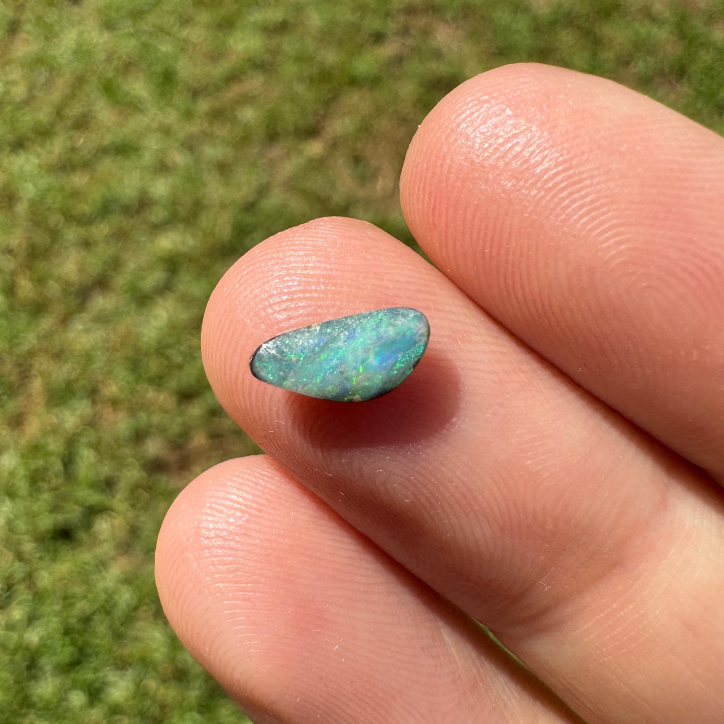 0.57 Ct extra small boulder opal