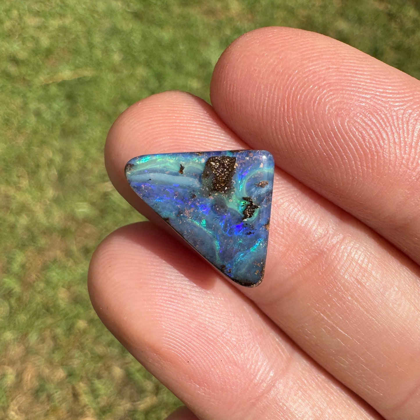 4.55 Ct small boulder opal