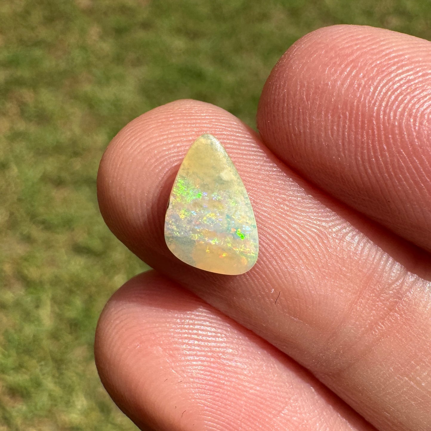 1.14 Ct small boulder opal