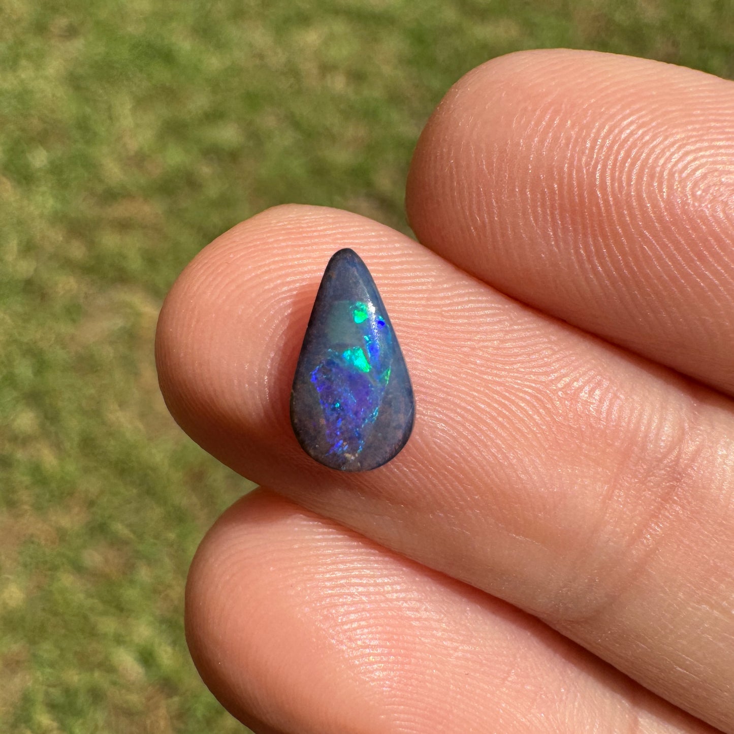 0.78 Ct extra small boulder opal