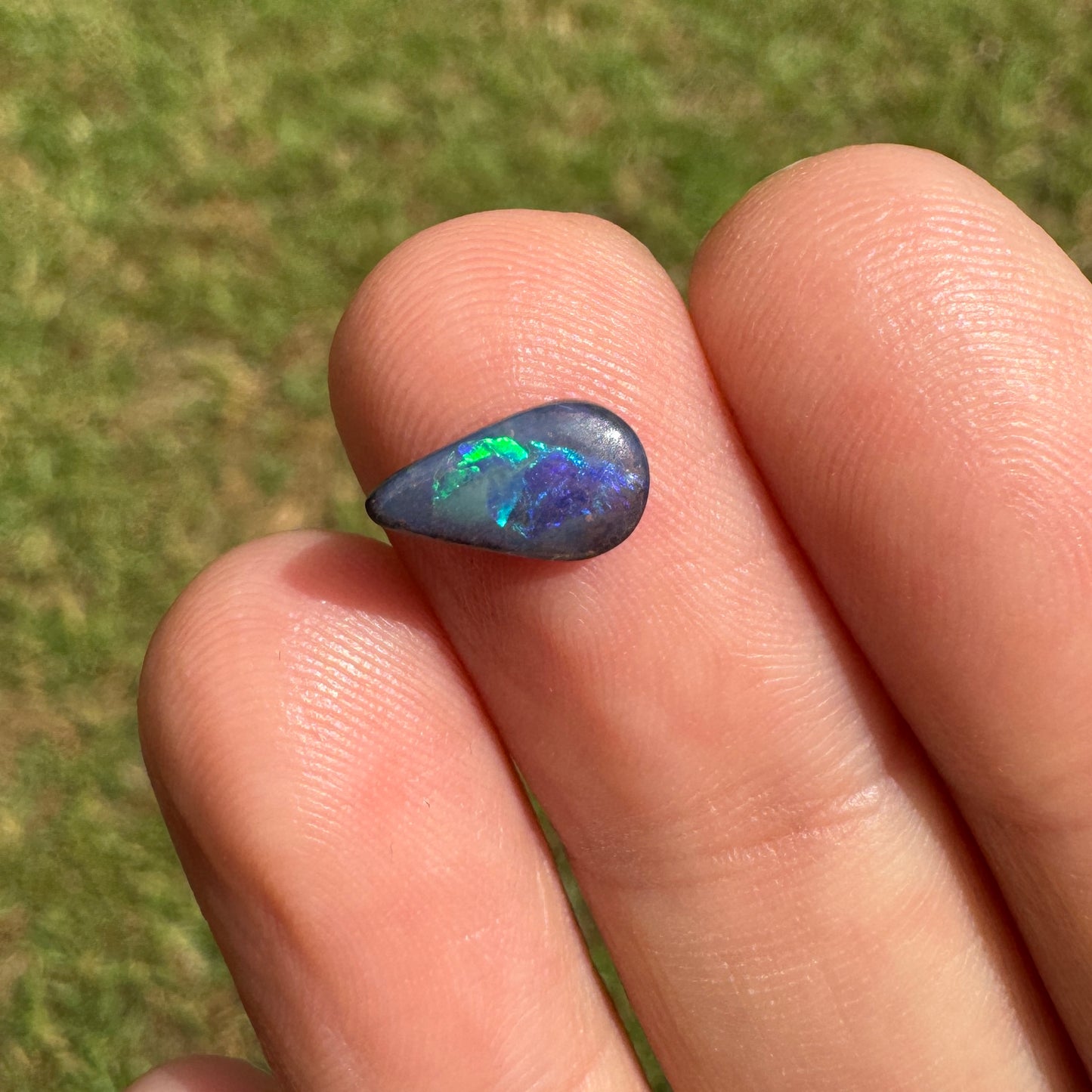 0.78 Ct extra small boulder opal