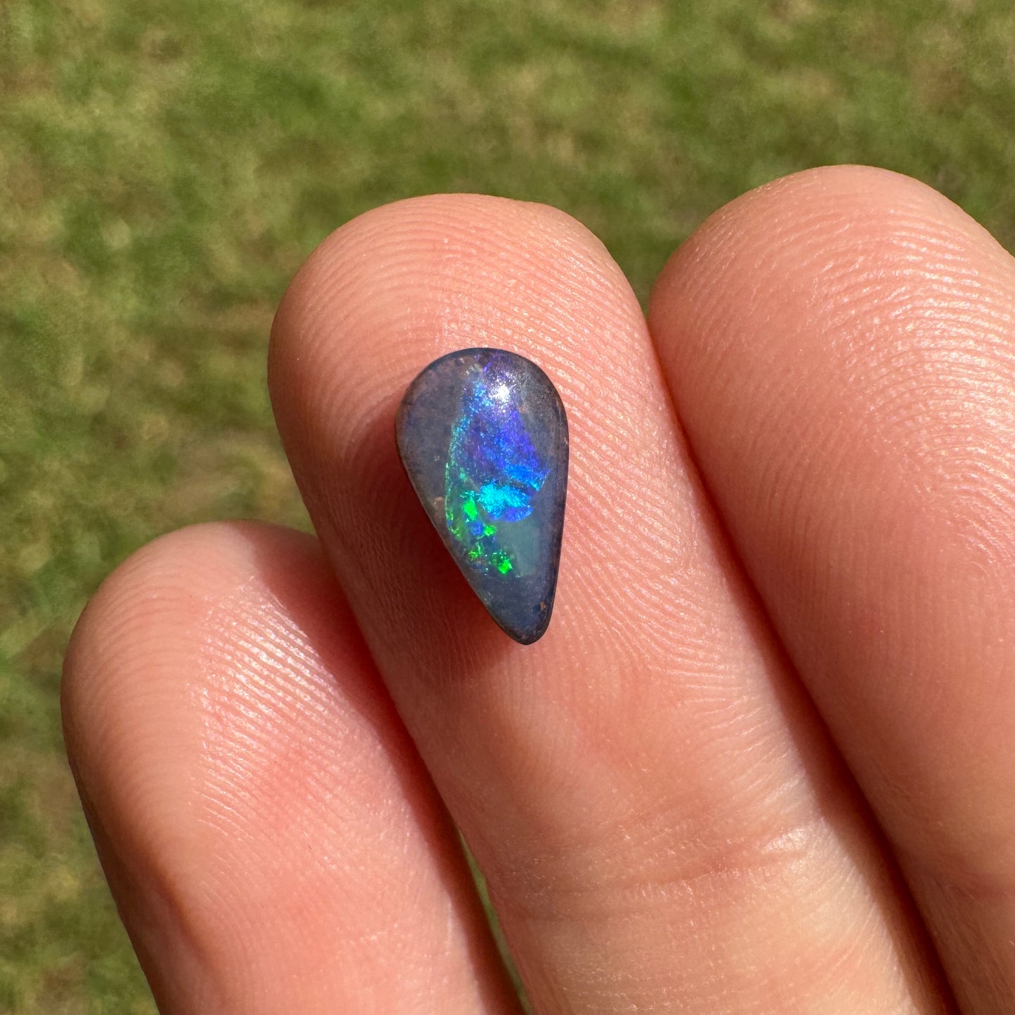 0.78 Ct extra small boulder opal