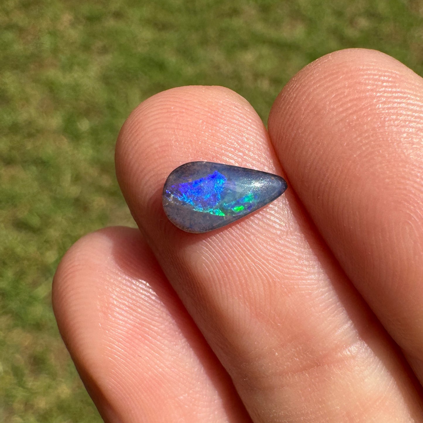 0.78 Ct extra small boulder opal