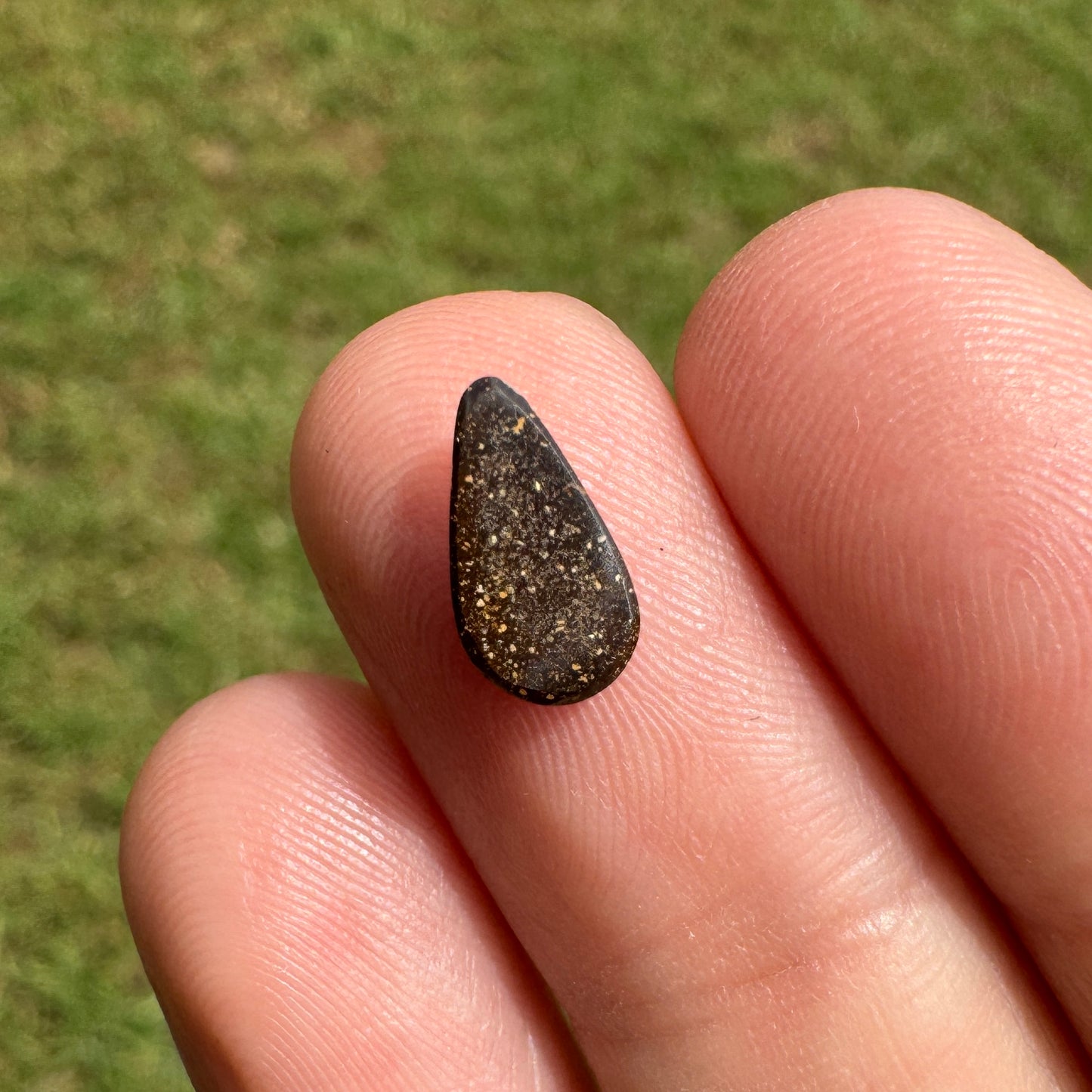 0.95 Ct small boulder opal