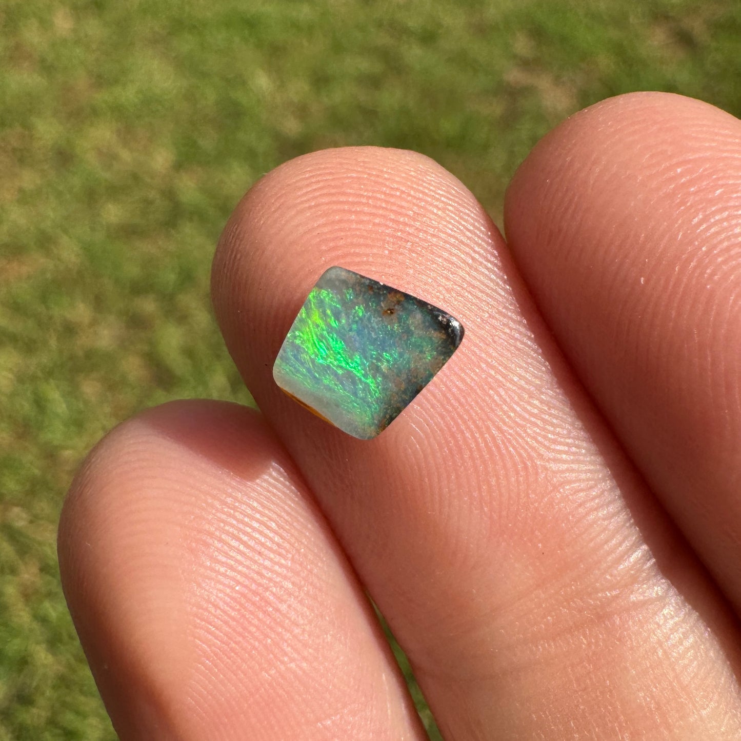 0.88 Ct small boulder opal