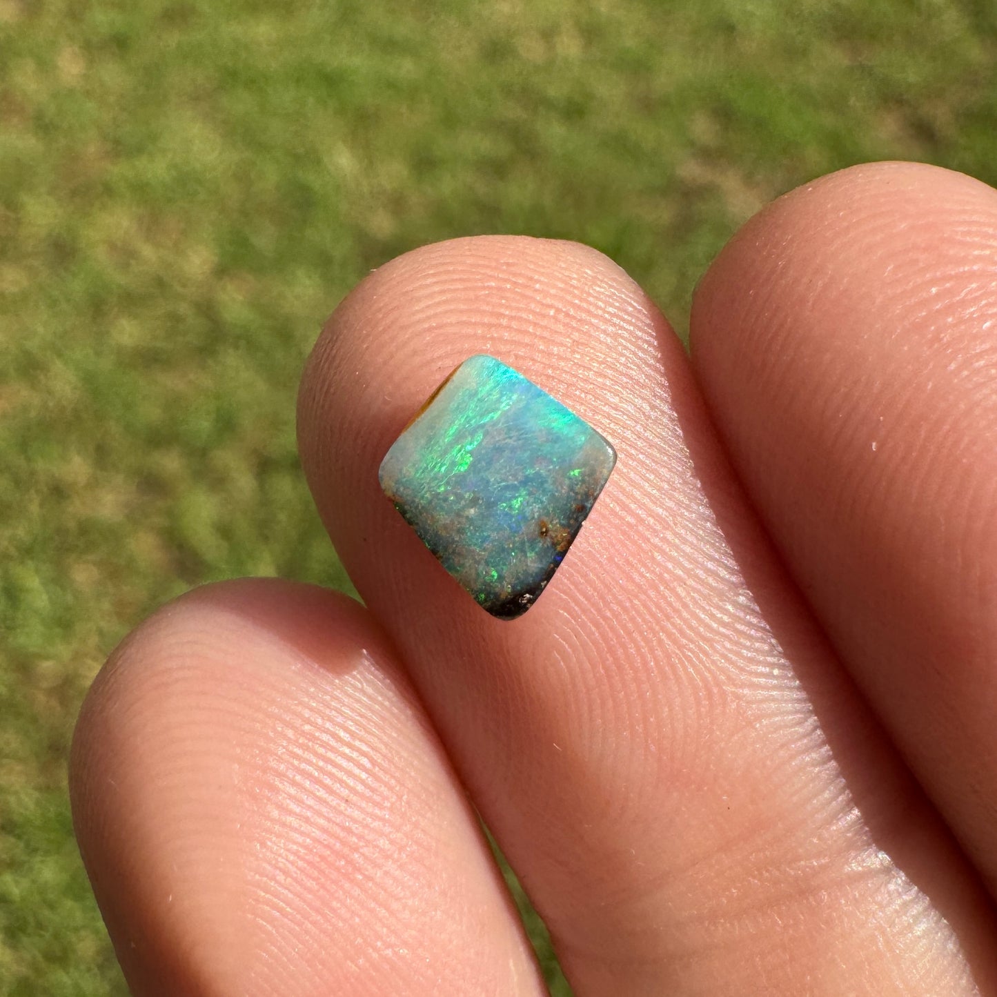 0.88 Ct small boulder opal