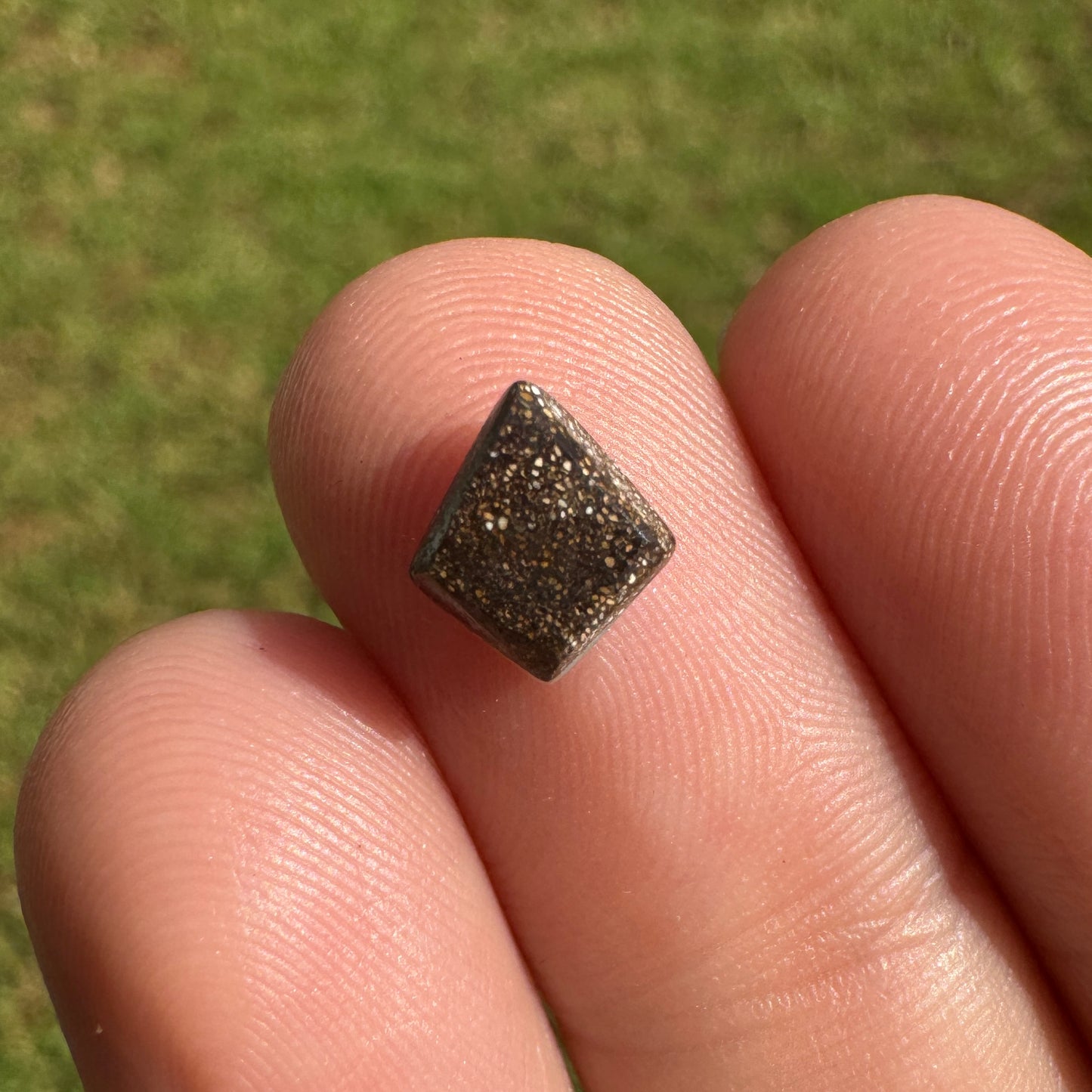 0.88 Ct small boulder opal