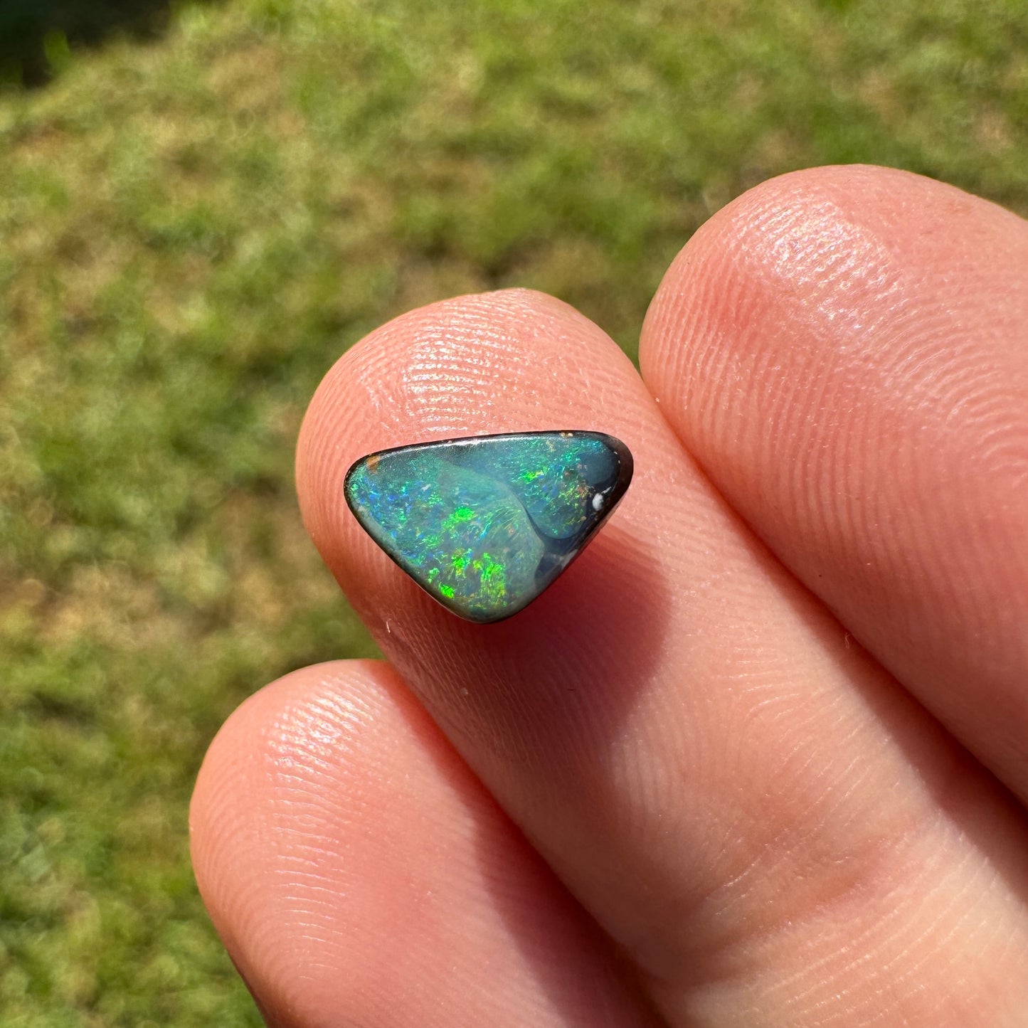 1.08 Ct extra small boulder opal