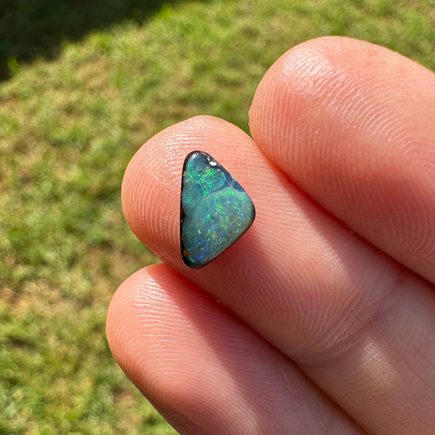 1.08 Ct extra small boulder opal