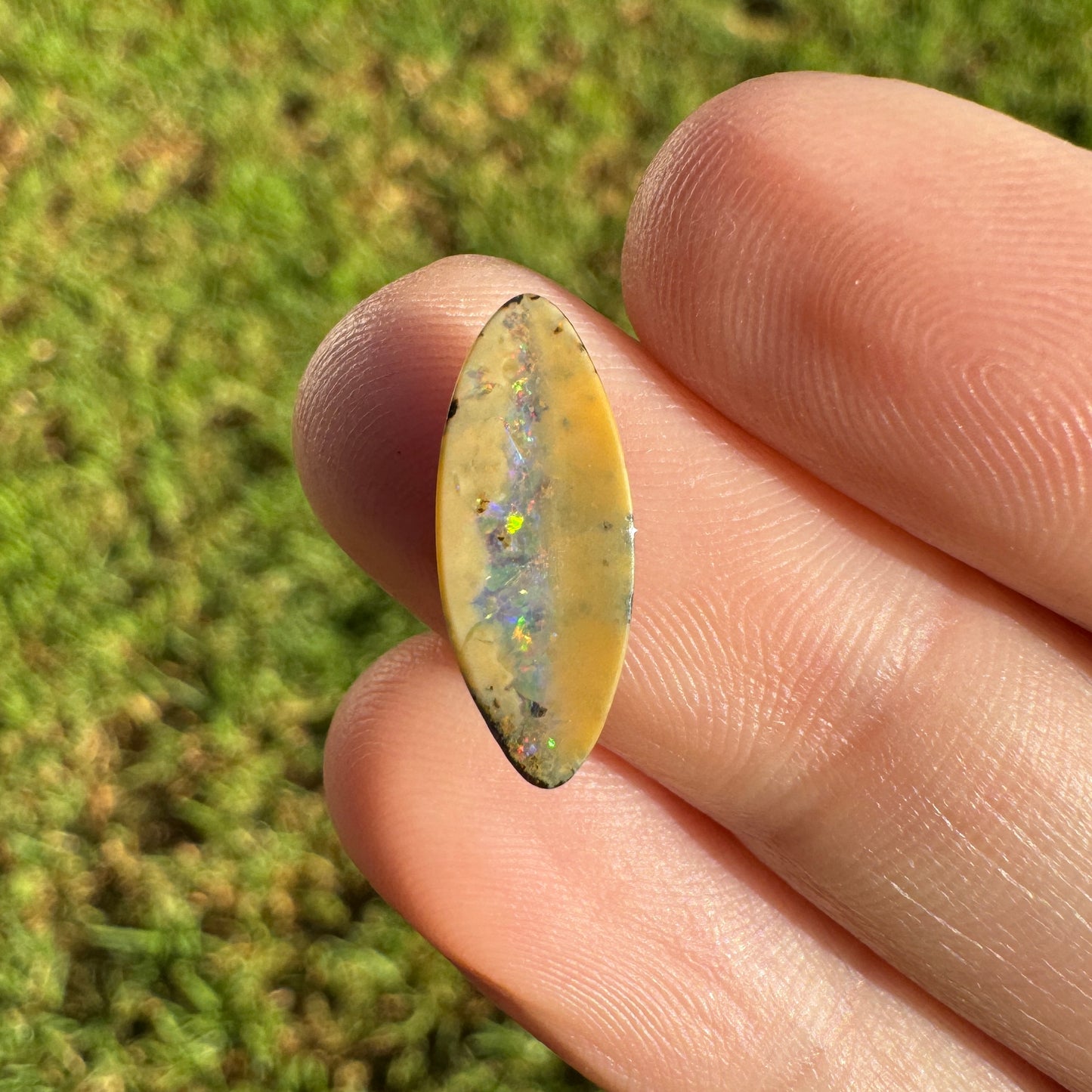 2.91 Ct small boulder opal