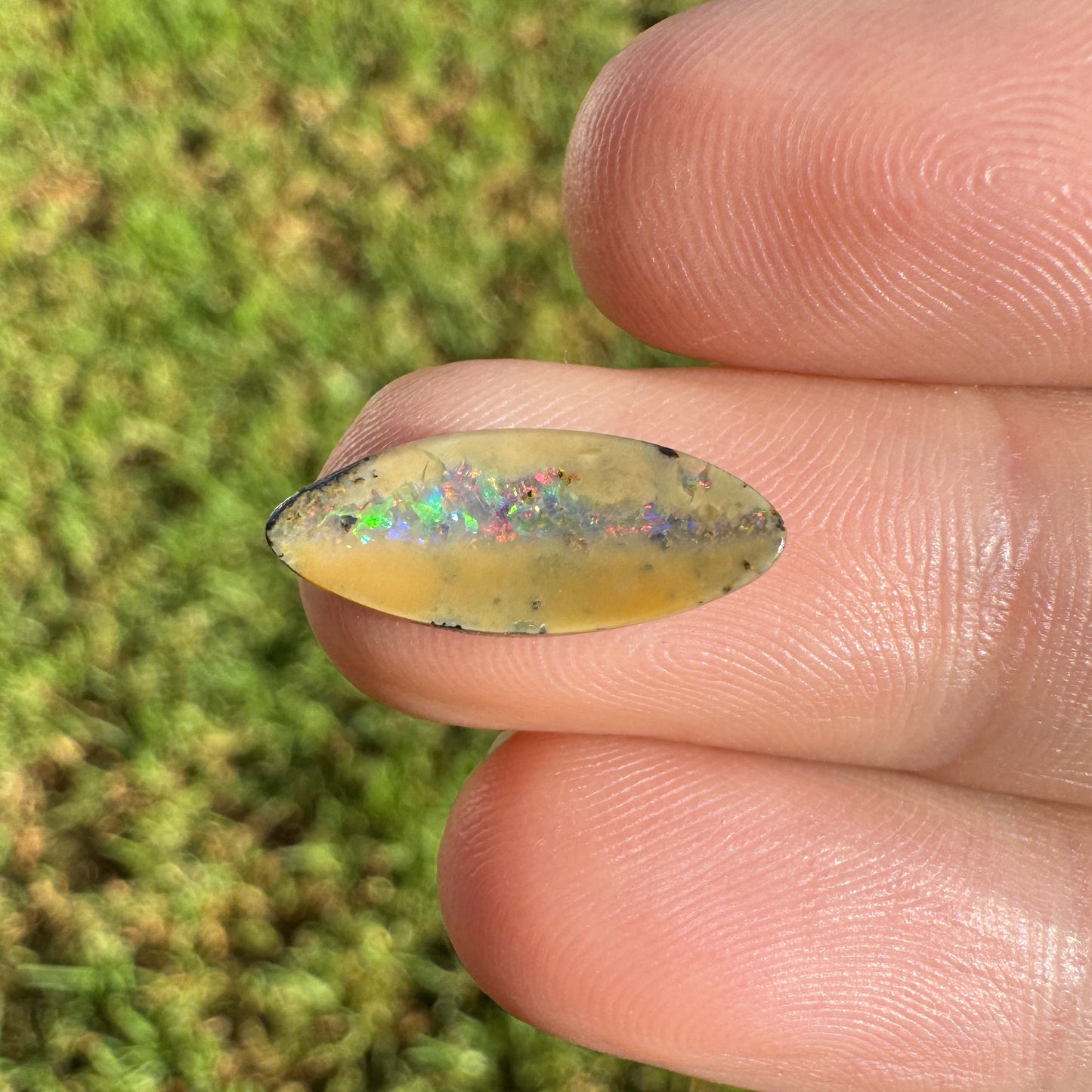2.91 Ct small boulder opal