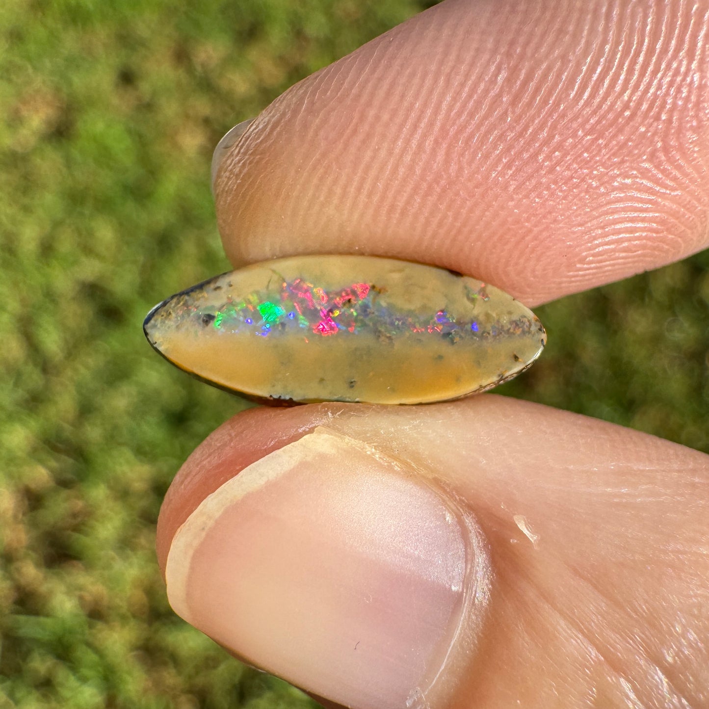 2.91 Ct small boulder opal