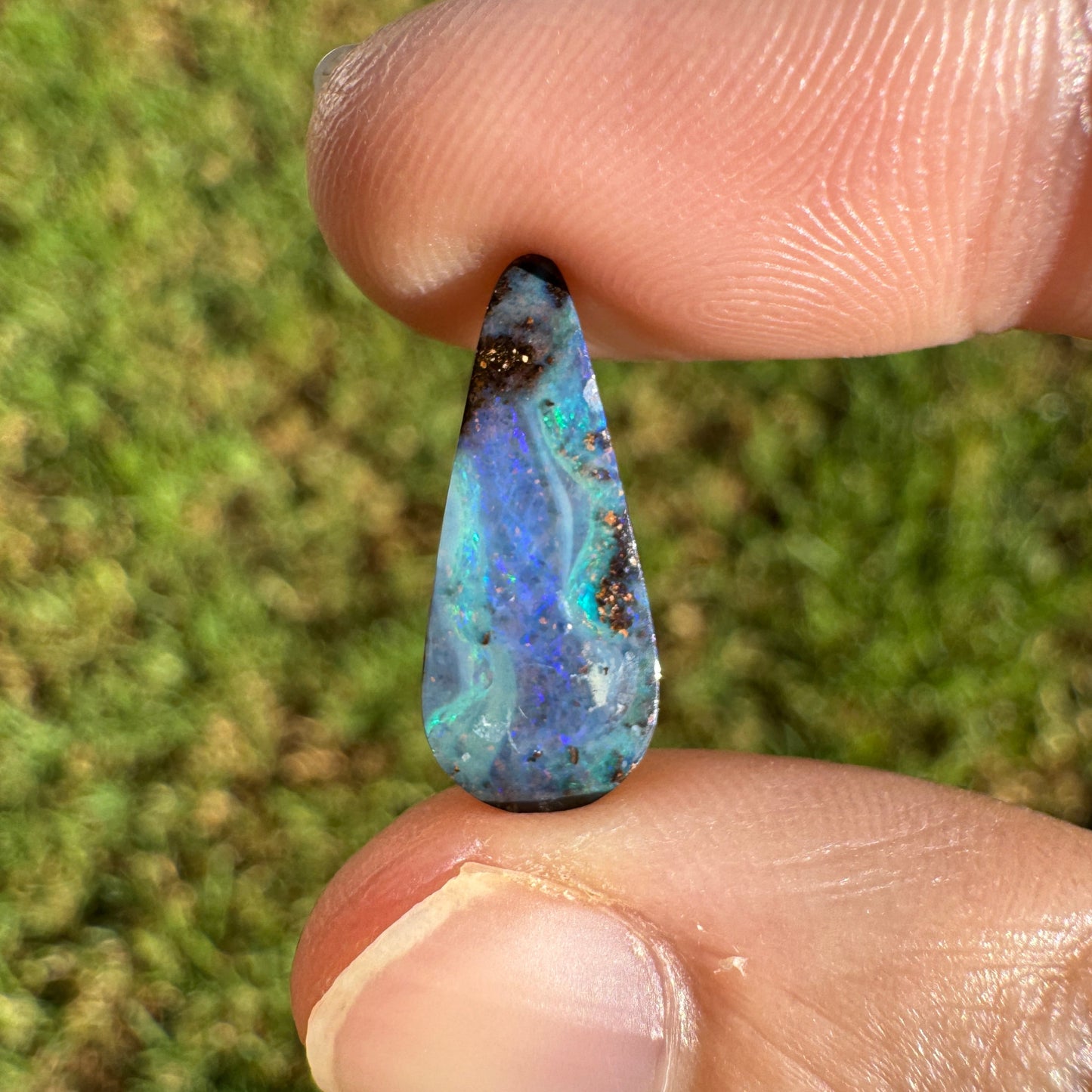 3.28 Ct small boulder opal