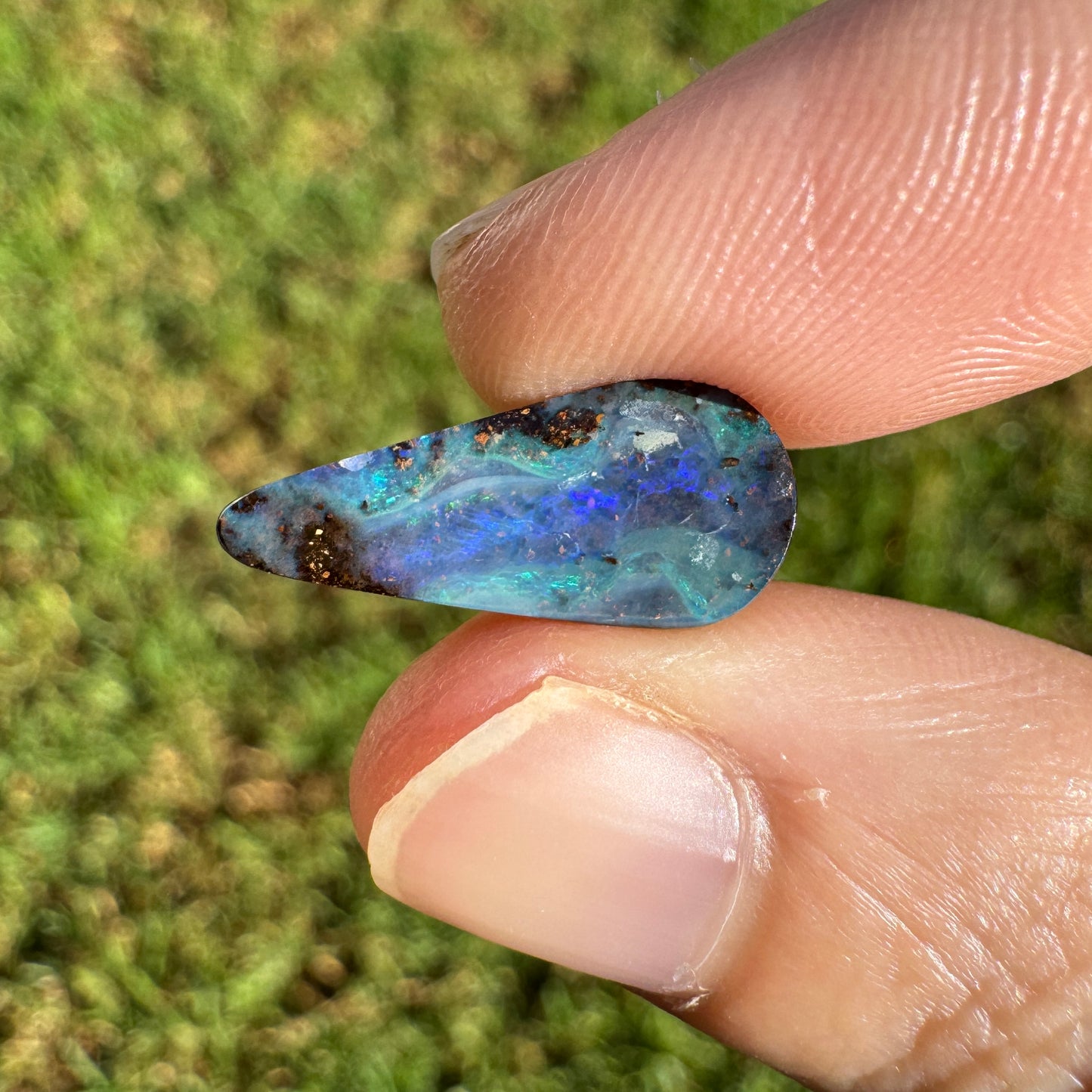 3.28 Ct small boulder opal