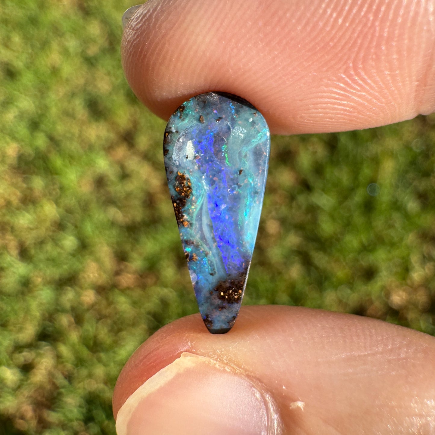 3.28 Ct small boulder opal