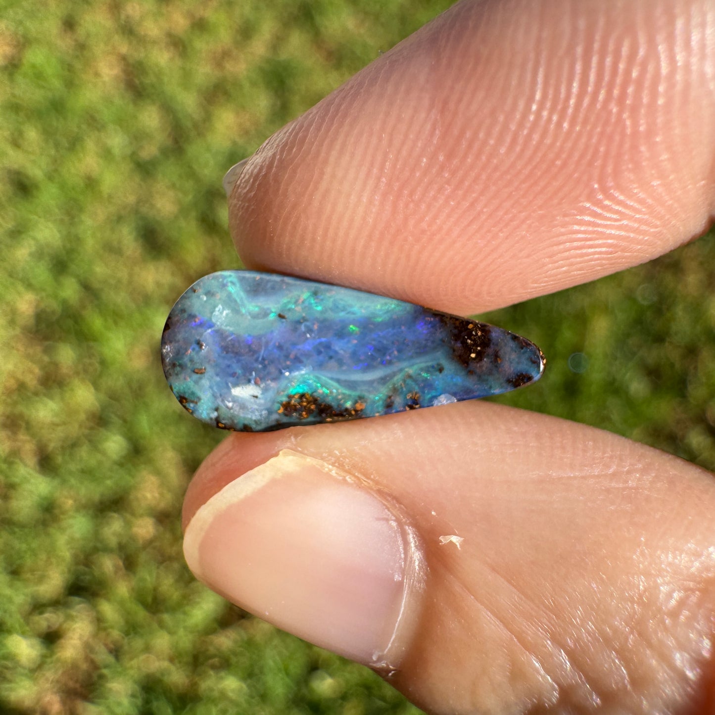 3.28 Ct small boulder opal