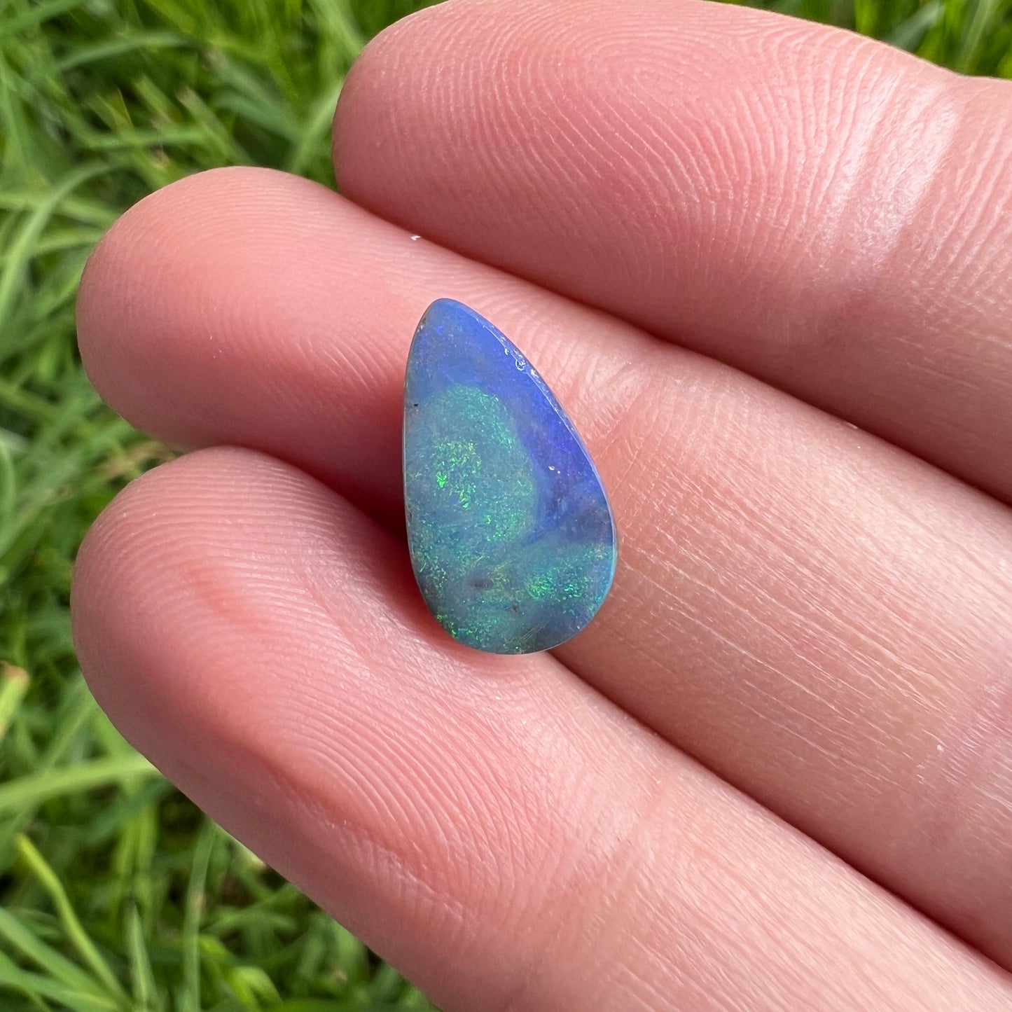 2.87 Ct green and blue boulder opal