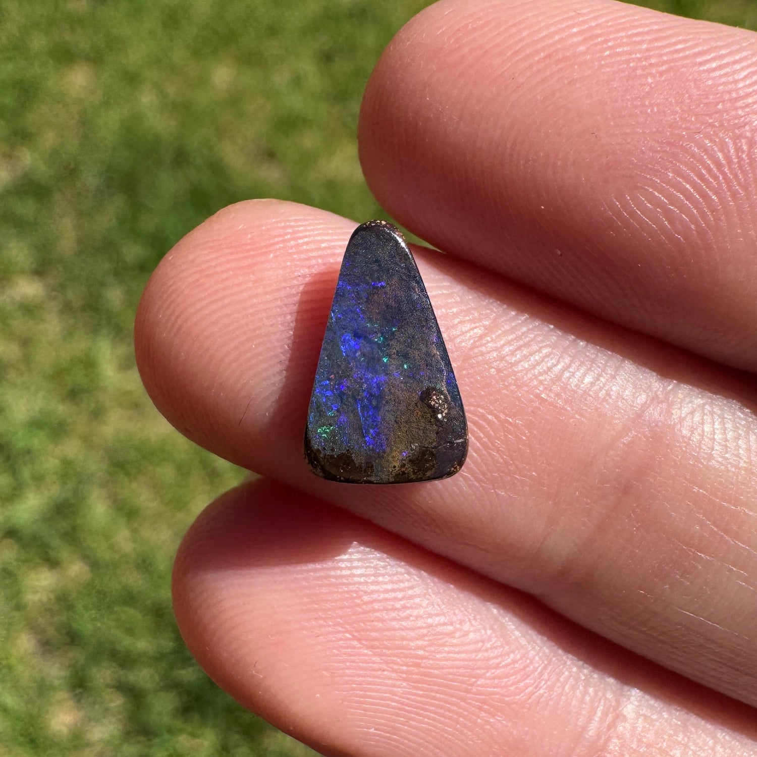 1.59 Ct extra small boulder opal - Broken River Mining