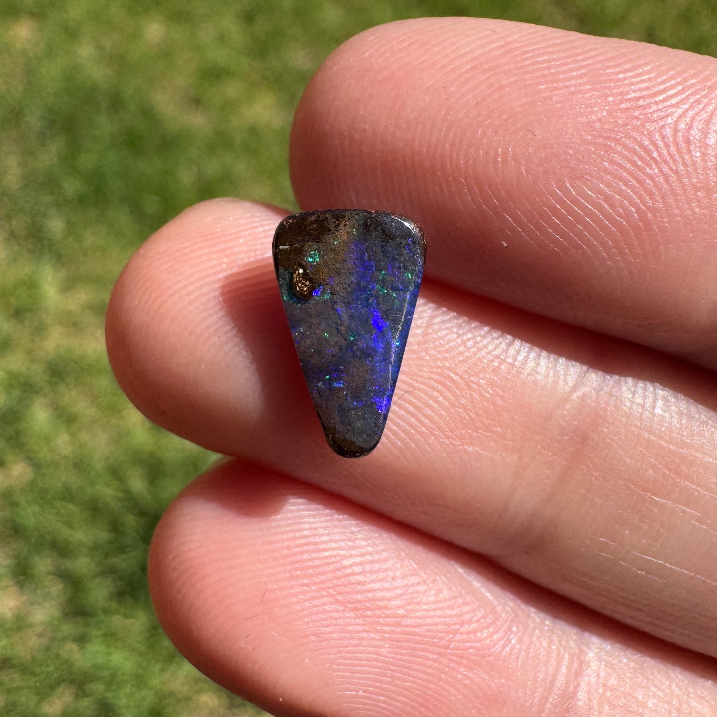 1.59 Ct extra small boulder opal - Broken River Mining