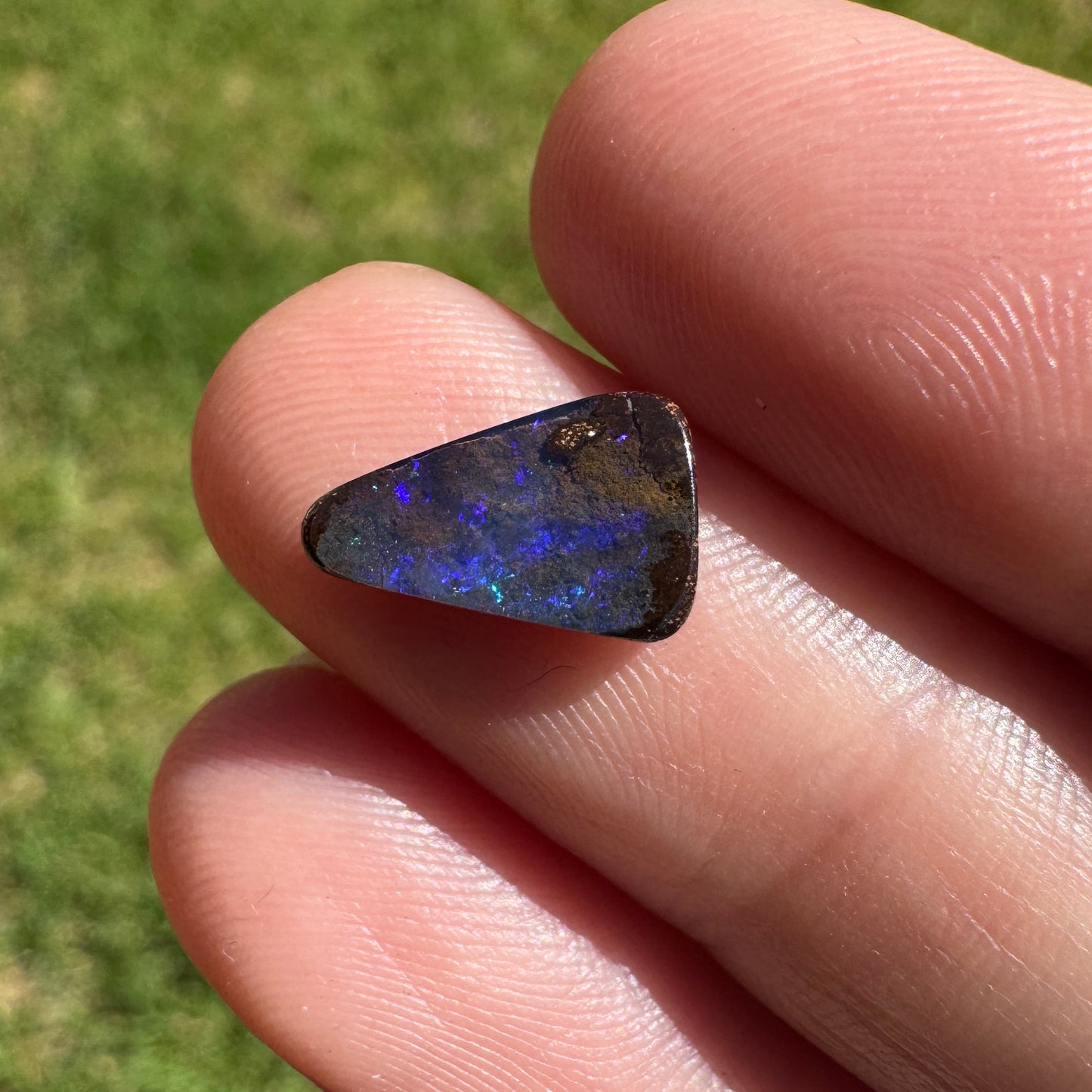 1.59 Ct extra small boulder opal - Broken River Mining