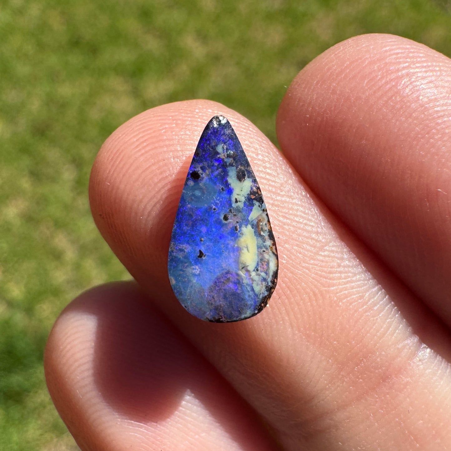 1.61 Ct small boulder opal - Broken River Mining
