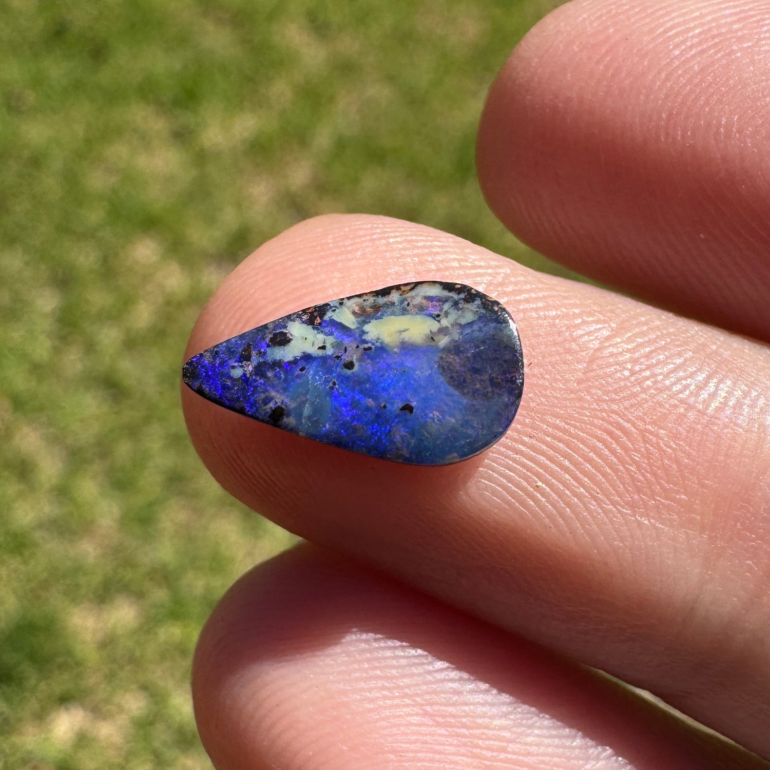 1.61 Ct small boulder opal - Broken River Mining