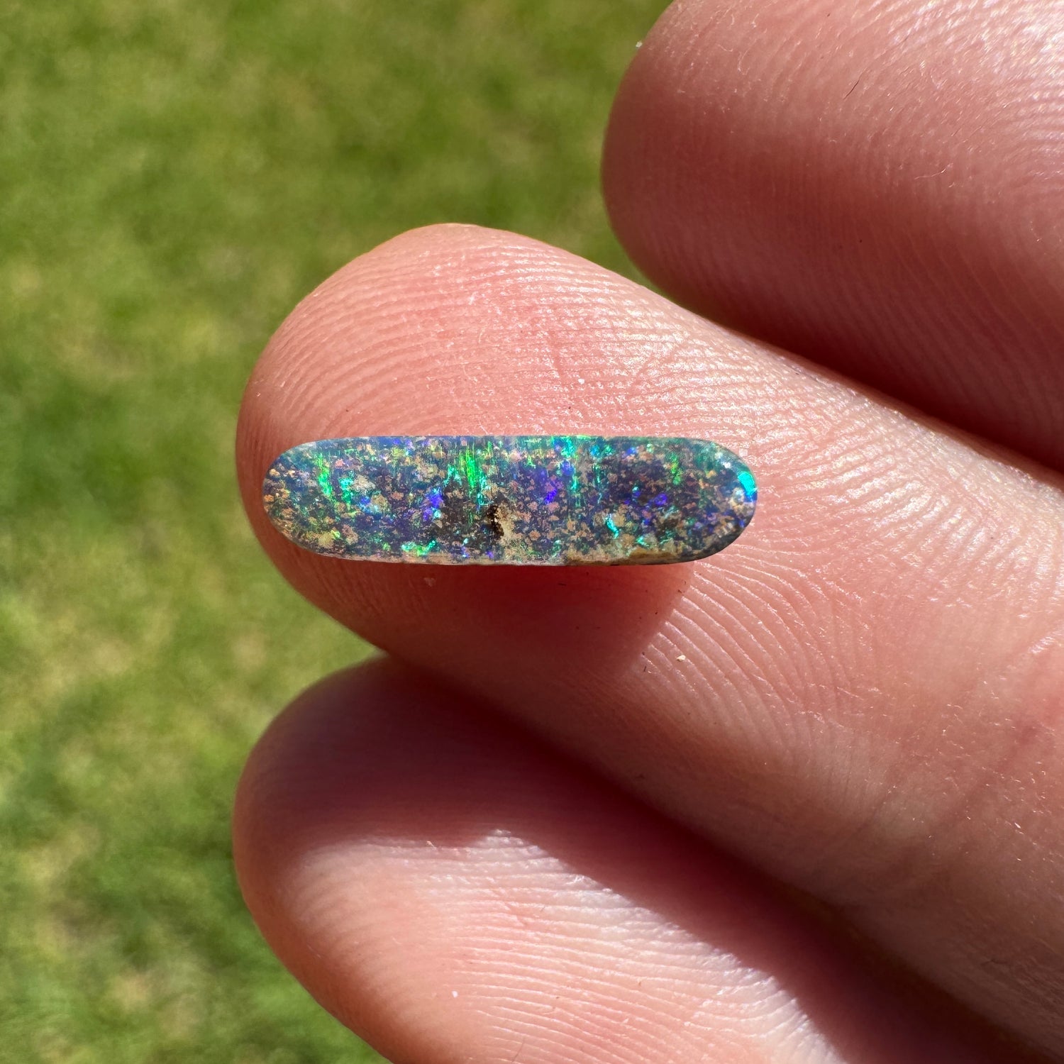 0.87 Ct extra small boulder opal - Broken River Mining