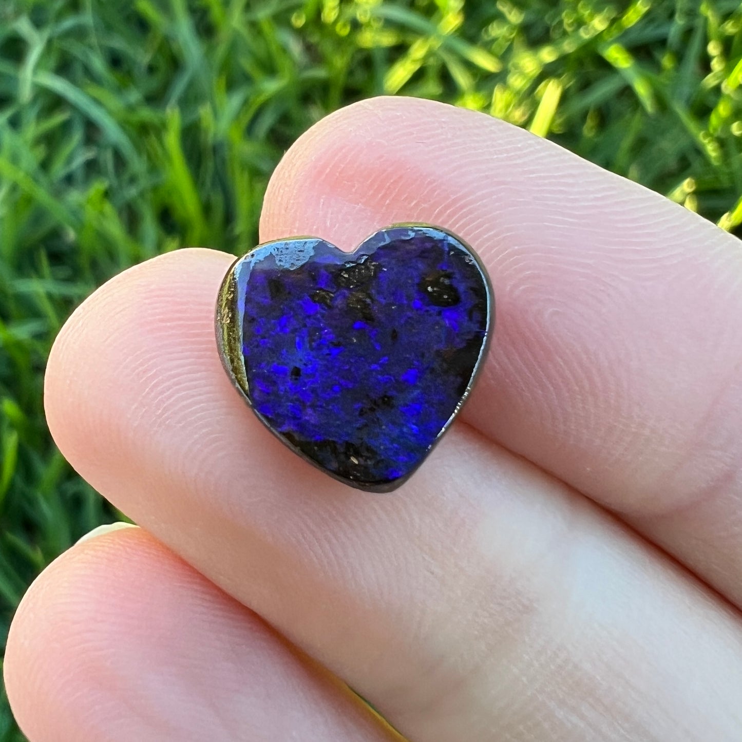 3.76 Ct heart boulder opal