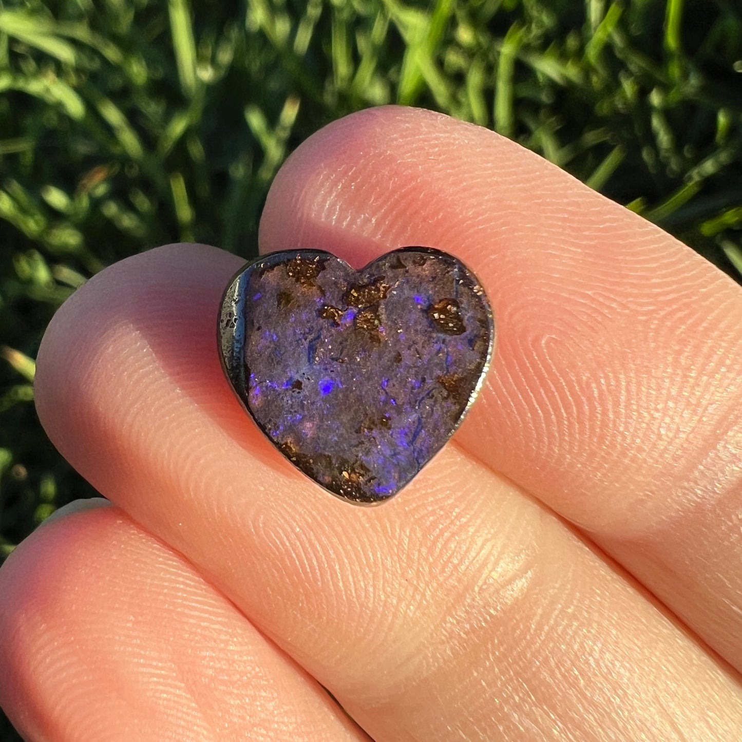 3.76 Ct heart boulder opal