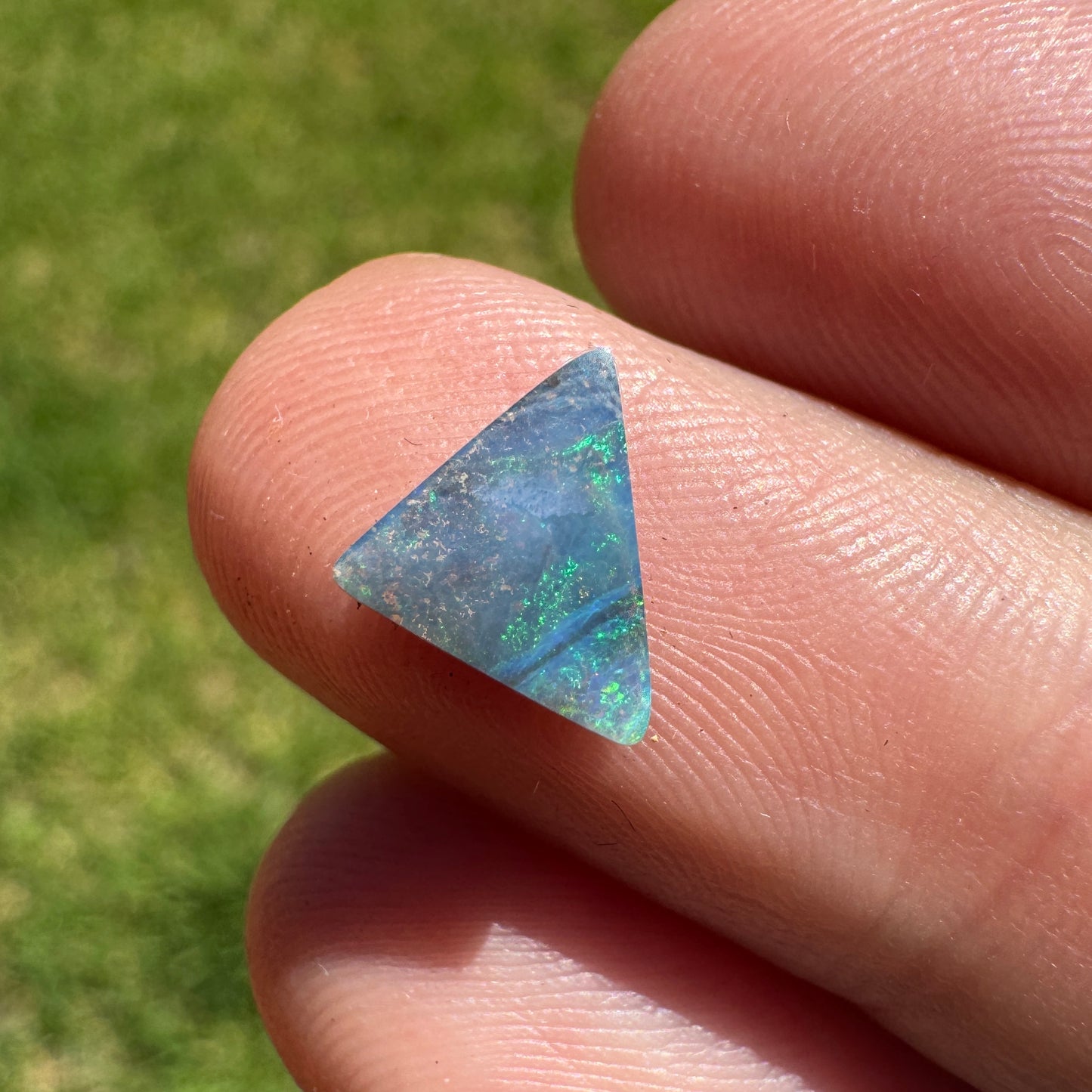 0.95 Ct extra small boulder opal - Broken River Mining