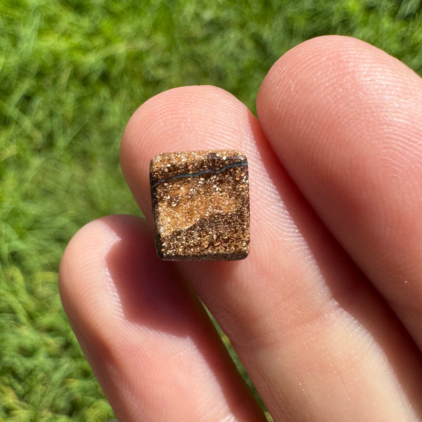 1.86 Ct small boulder opal