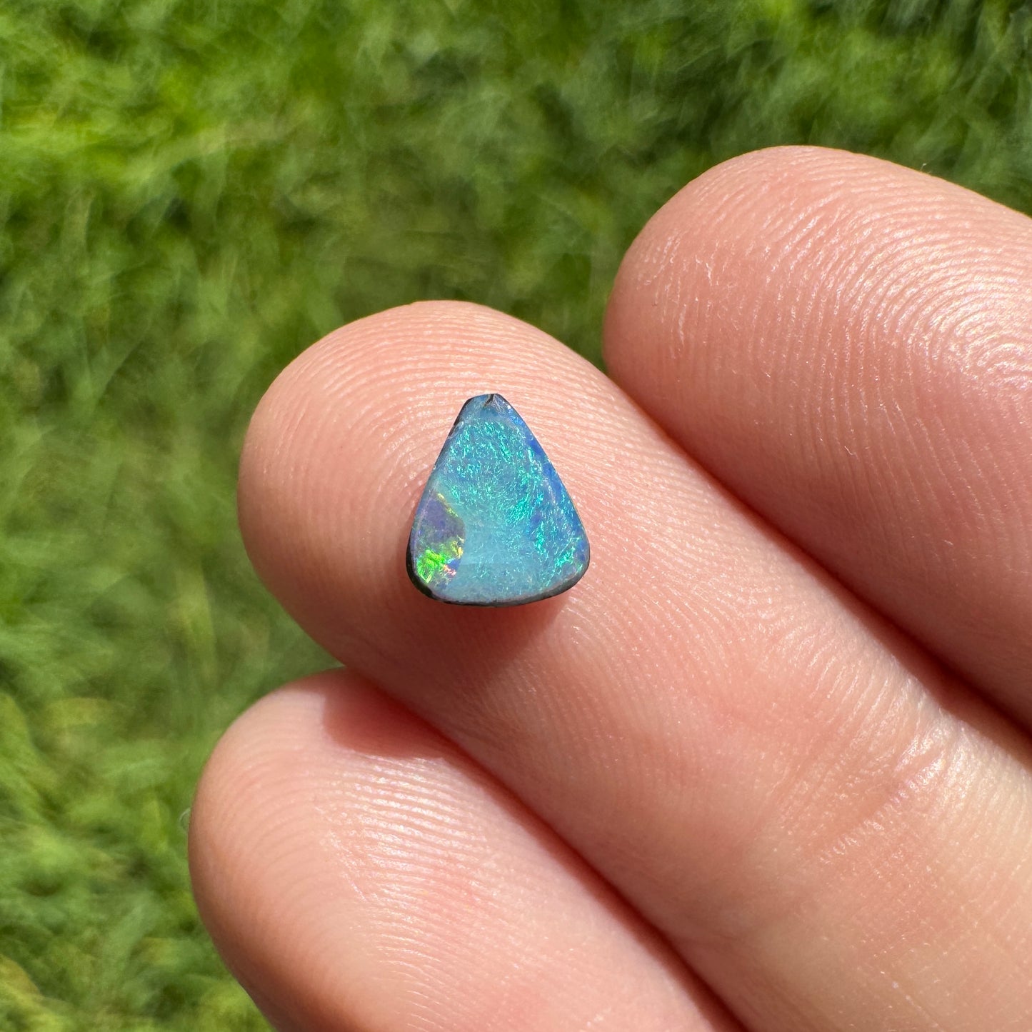 0.57 Ct extra small boulder opal
