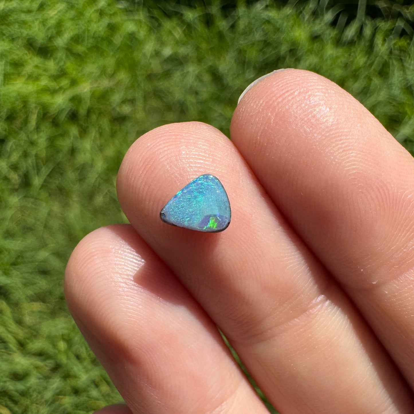 0.57 Ct extra small boulder opal