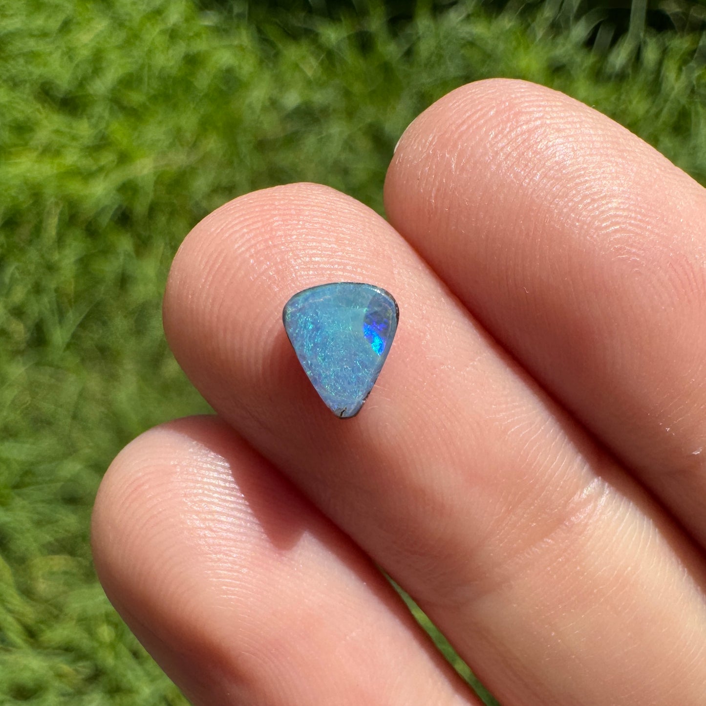 0.57 Ct extra small boulder opal