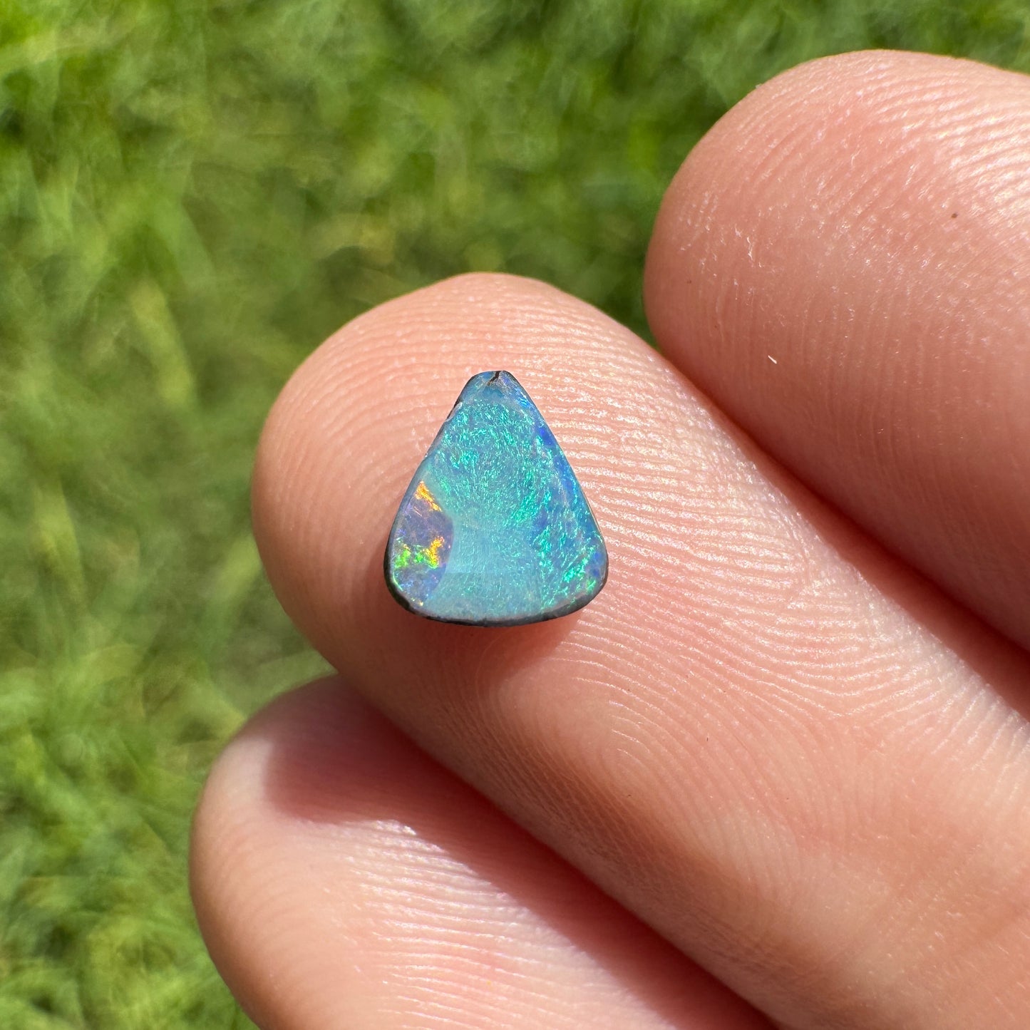 0.57 Ct extra small boulder opal