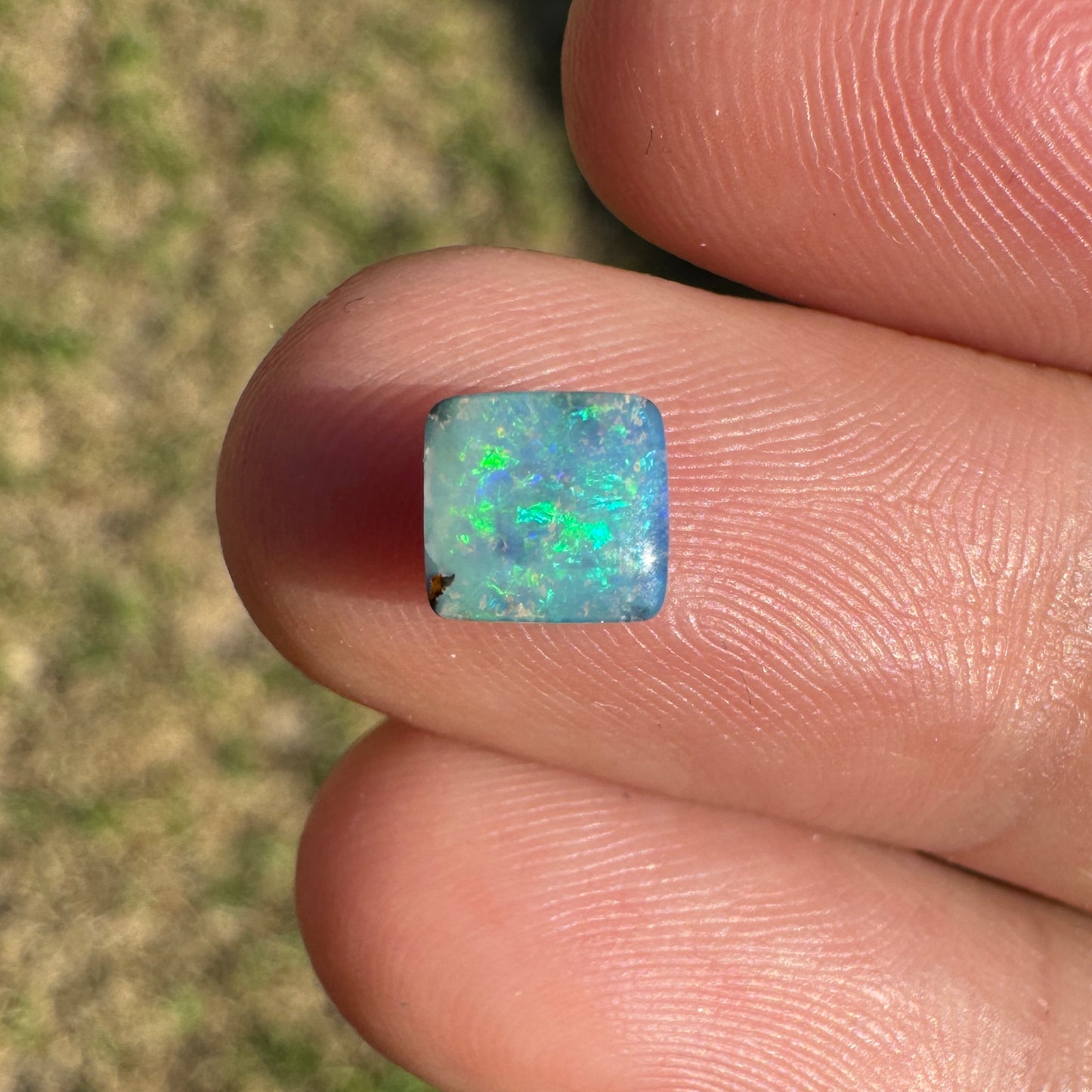 0.95 Ct extra small boulder opal - Broken River Mining