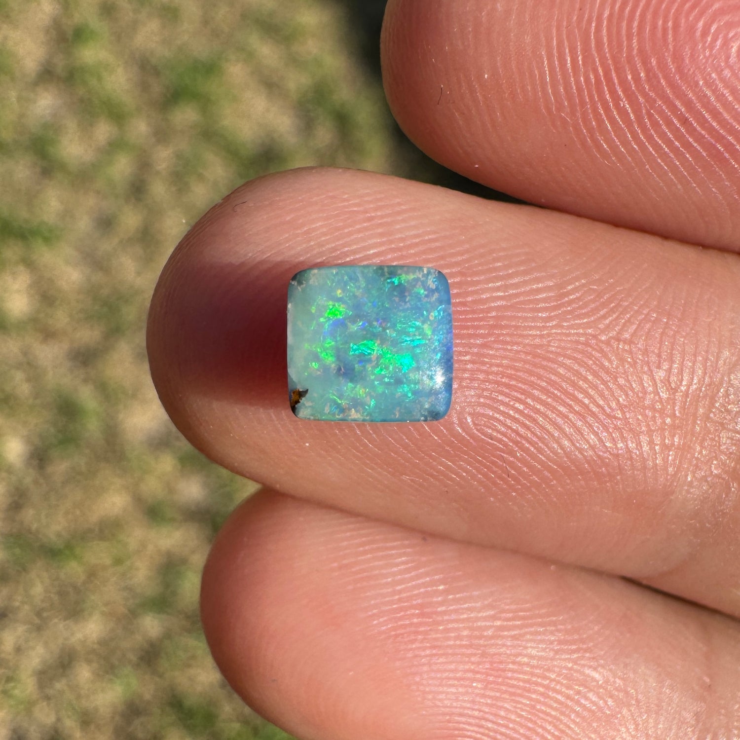 0.95 Ct extra small boulder opal - Broken River Mining